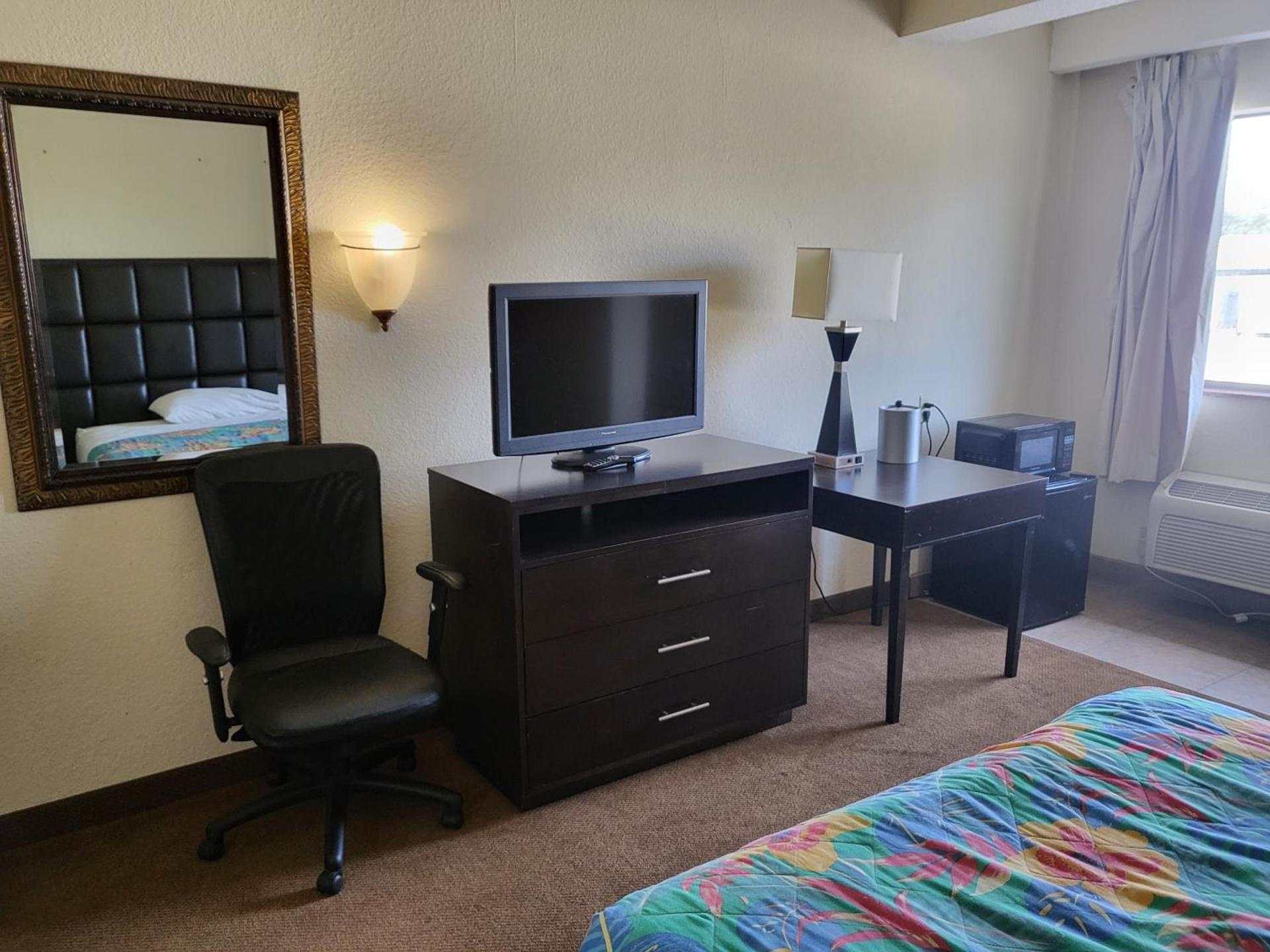 Metro Inn & Suites photo 18