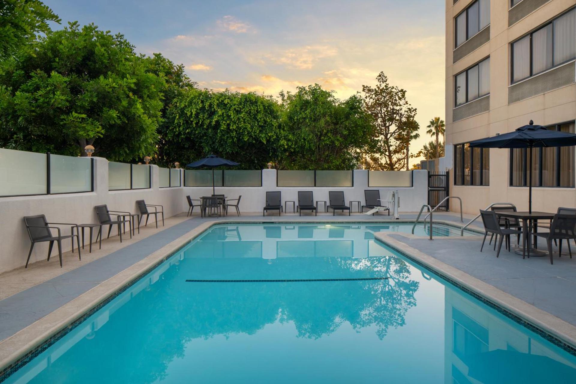 Courtyard by Marriott Cypress Anaheim / Orange County photo 2