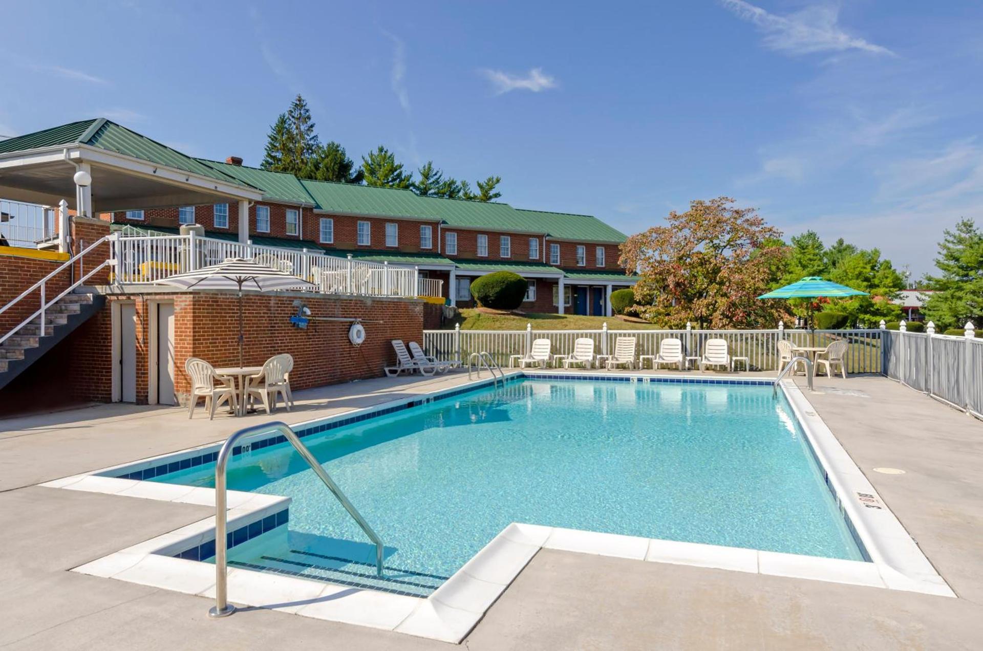 Econo Lodge Waynesboro - Skyline Drive photo 27
