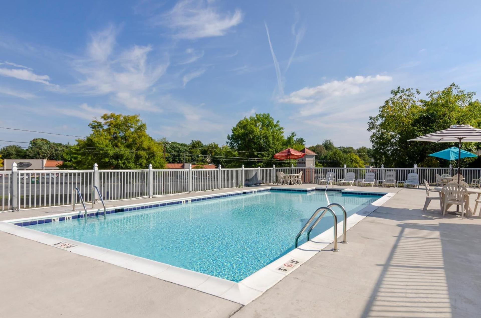 Econo Lodge Waynesboro - Skyline Drive photo 30