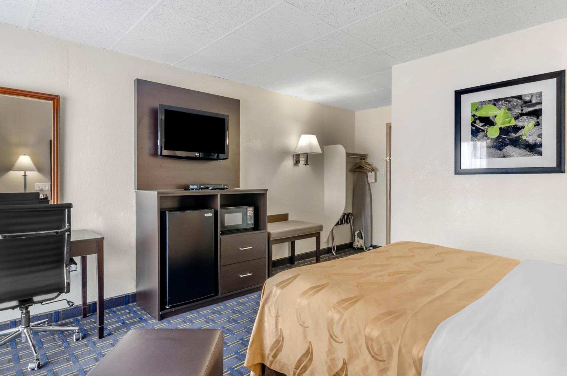 Econo Lodge Waynesboro - Skyline Drive photo 29