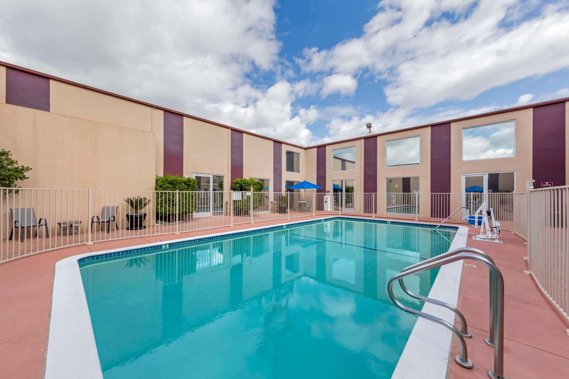 Best Western Canoga Park Motor Inn photo 5