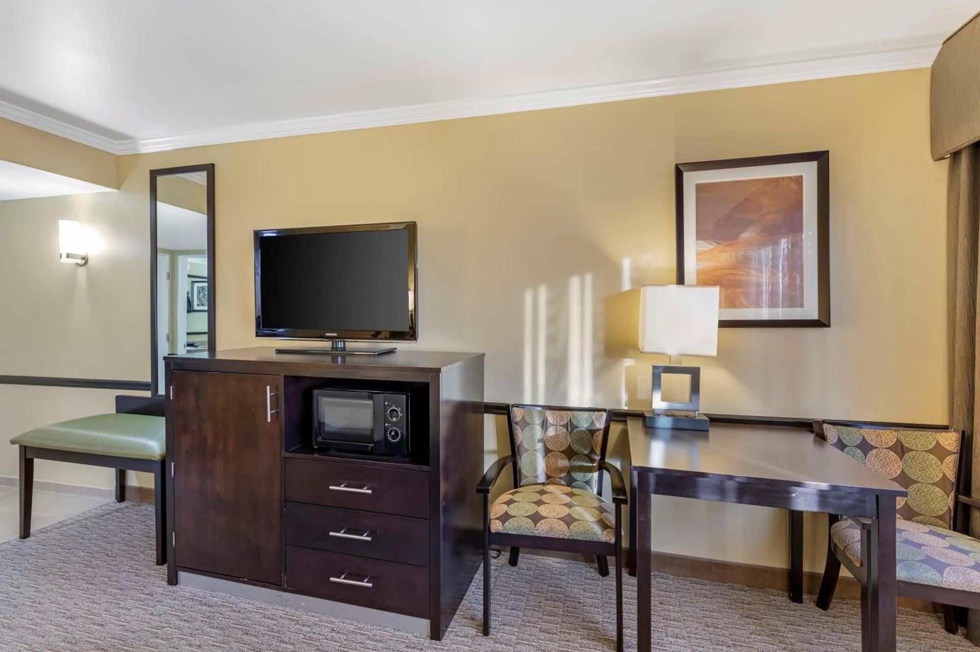Best Western Canoga Park Motor Inn photo 28