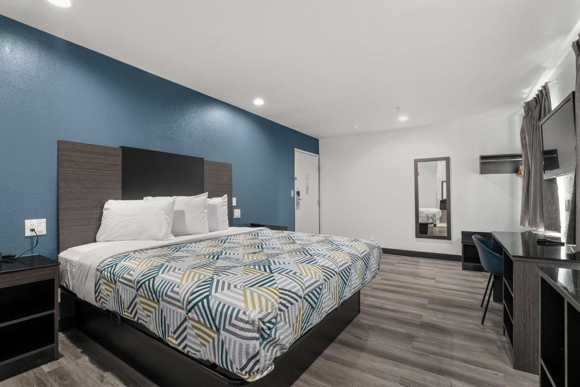 Studio 6 Suites Perris, CA photo 7