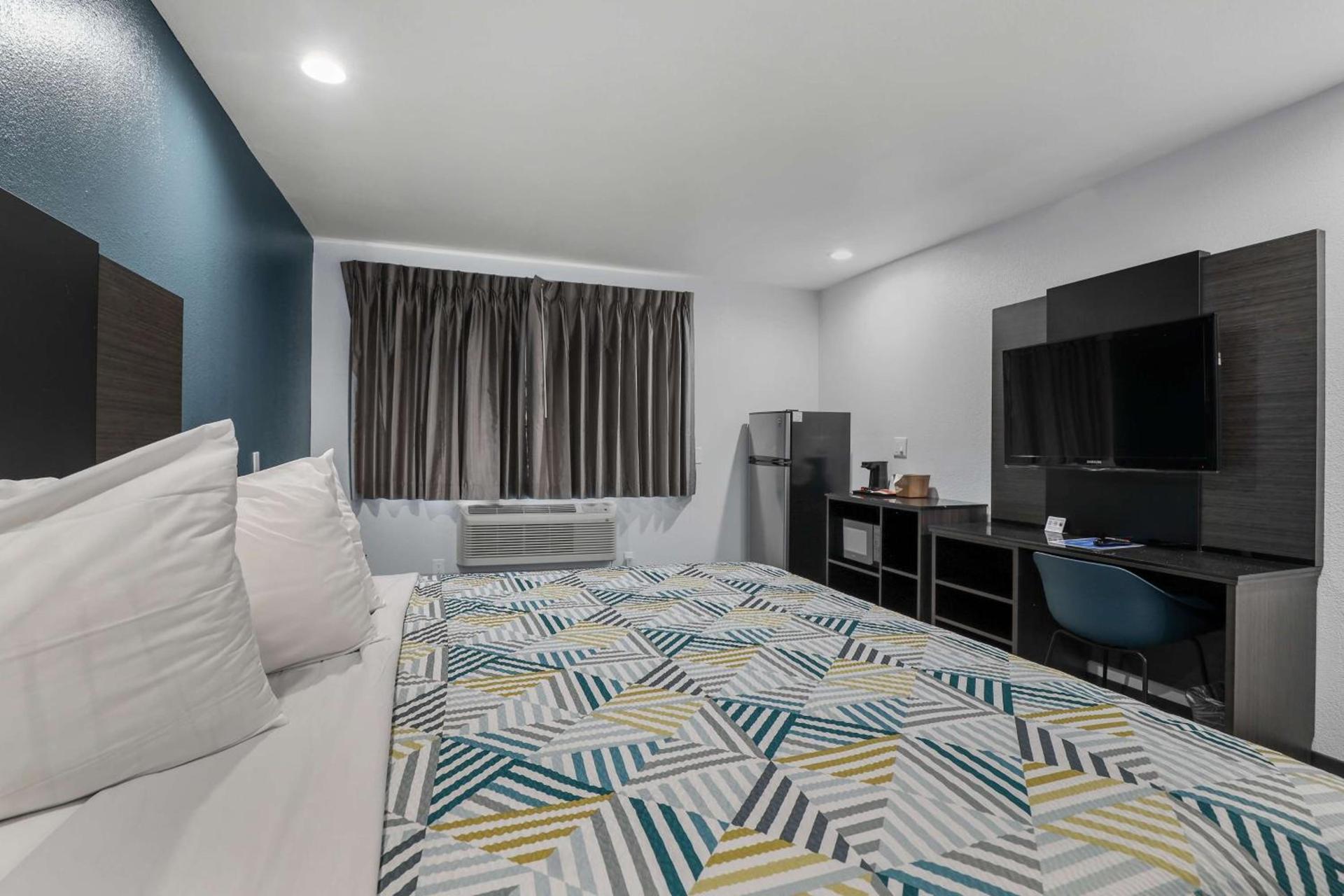 Studio 6 Suites Perris, CA photo 11