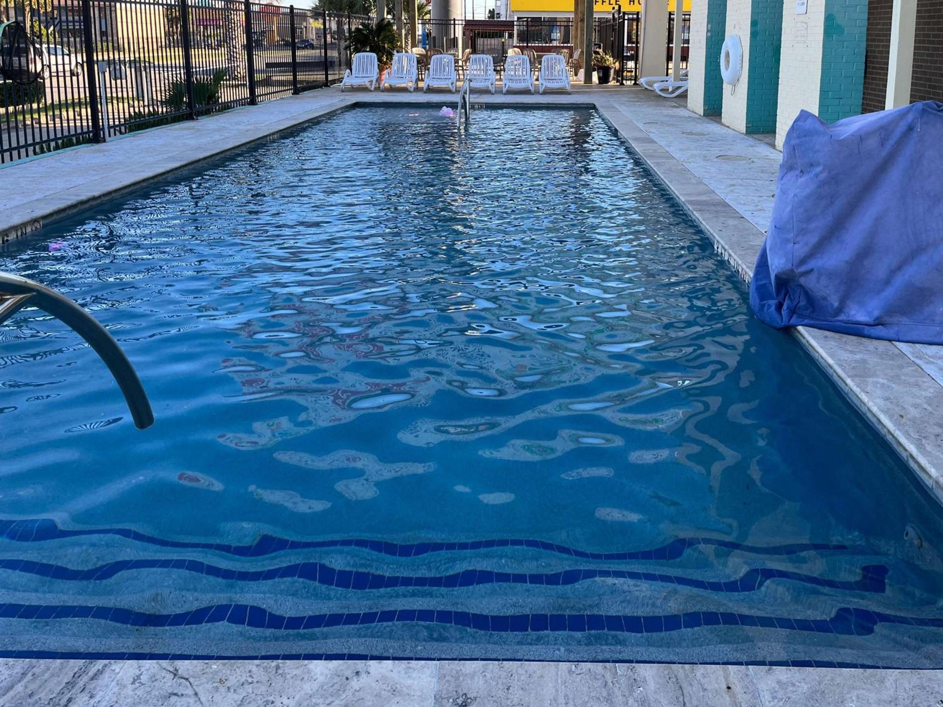 Motel 6 Classic Galveston, TX Beach-Seawall photo 25
