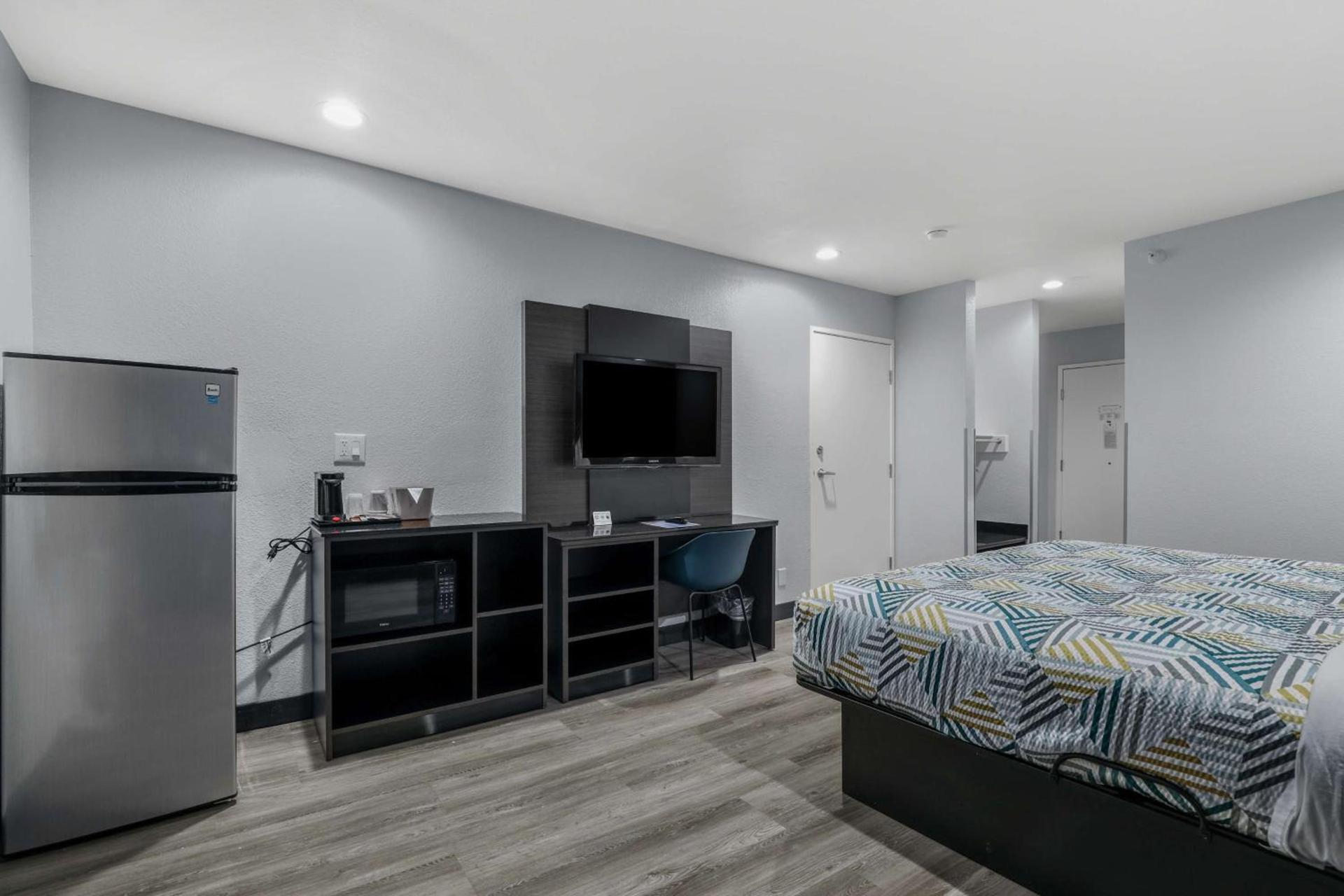 Studio 6 Suites Perris, CA photo 12