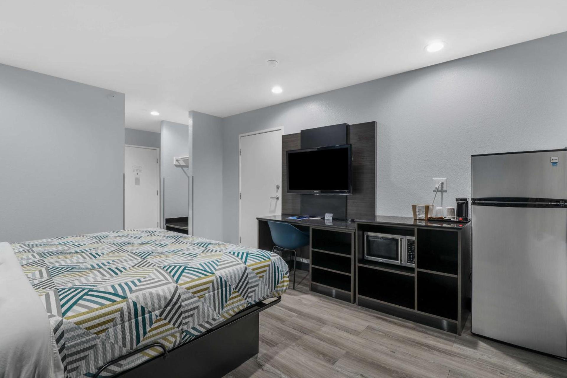 Studio 6 Suites Perris, CA photo 14