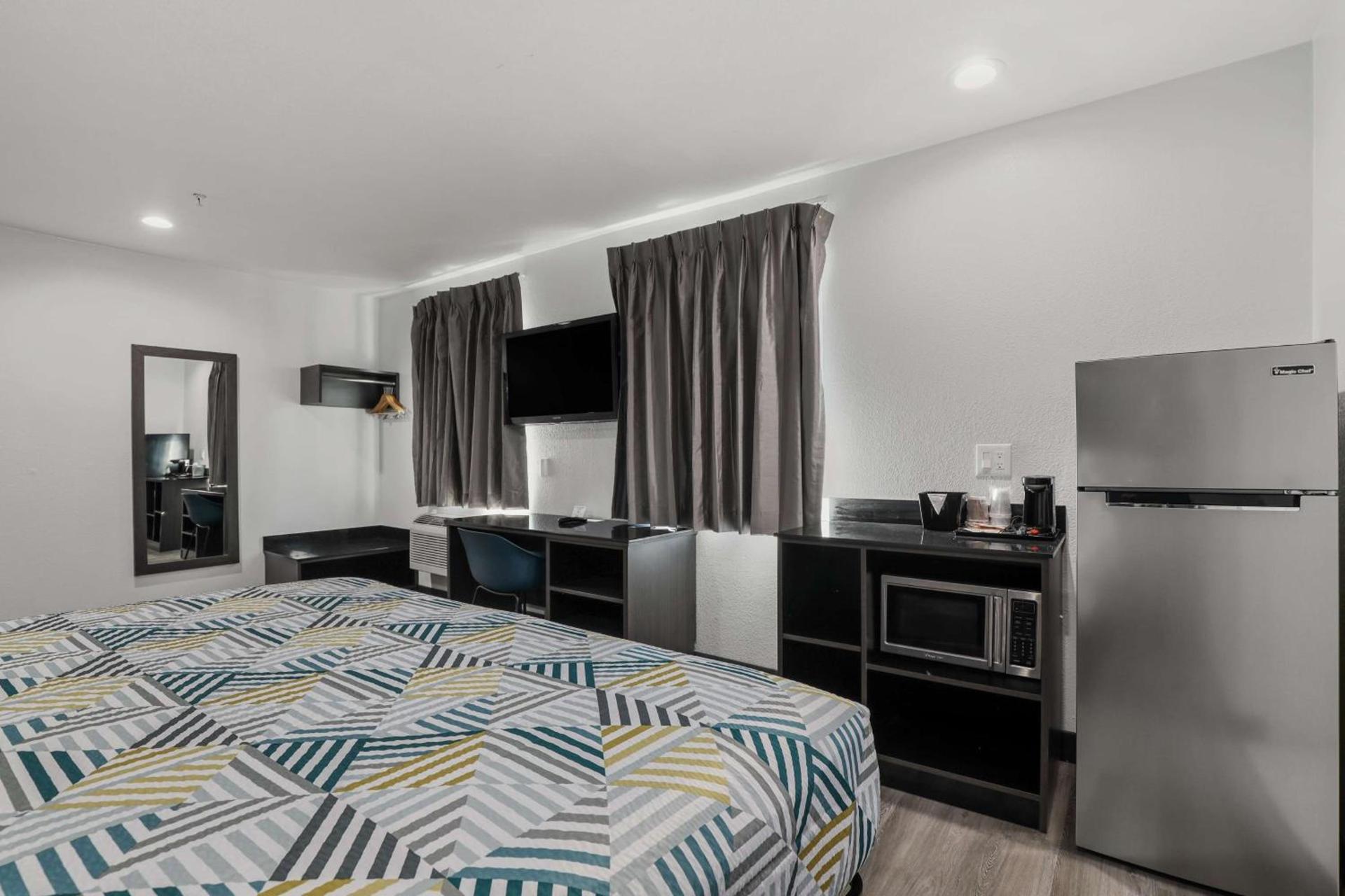 Studio 6 Suites Perris, CA photo 16