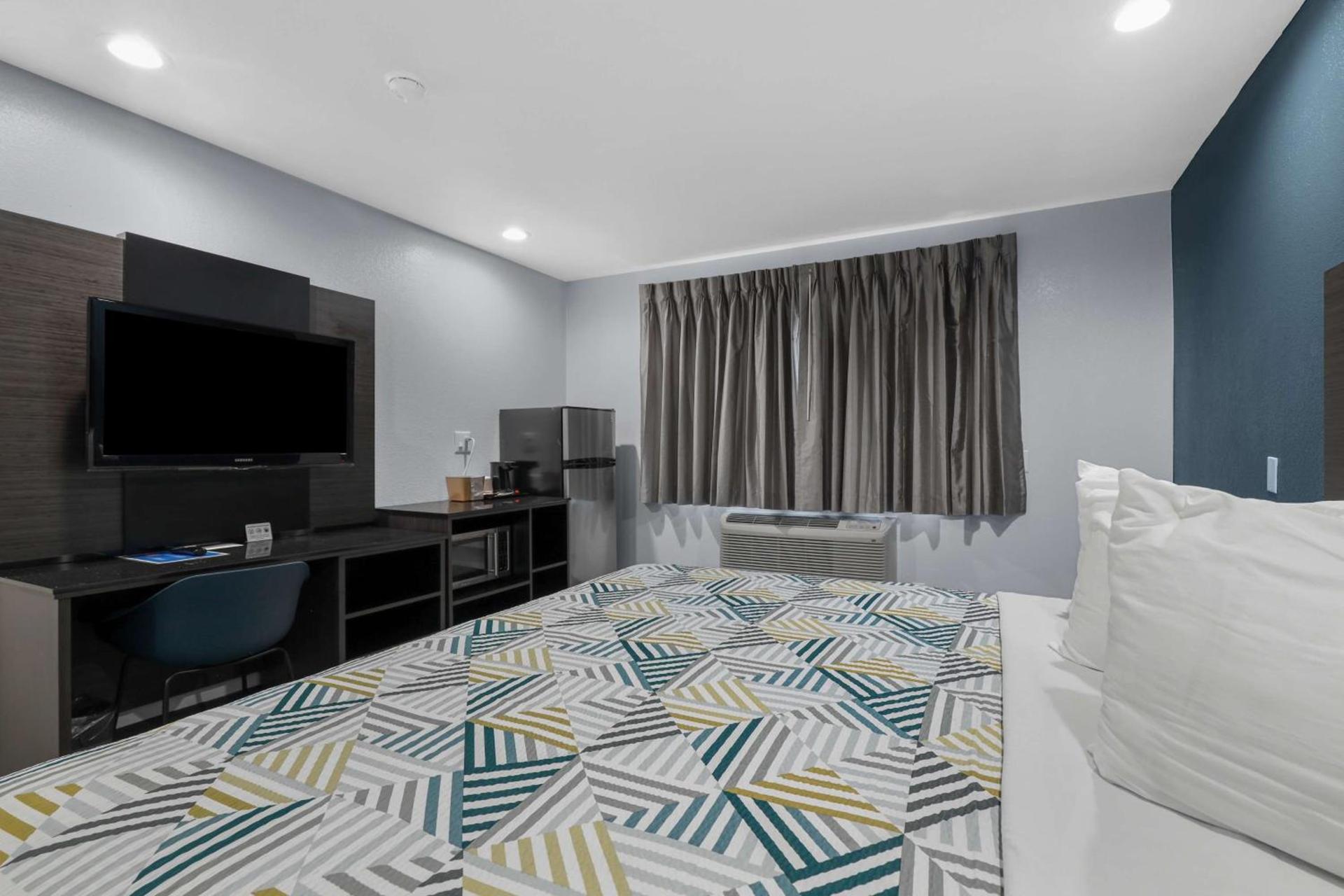 Studio 6 Suites Perris, CA photo 17