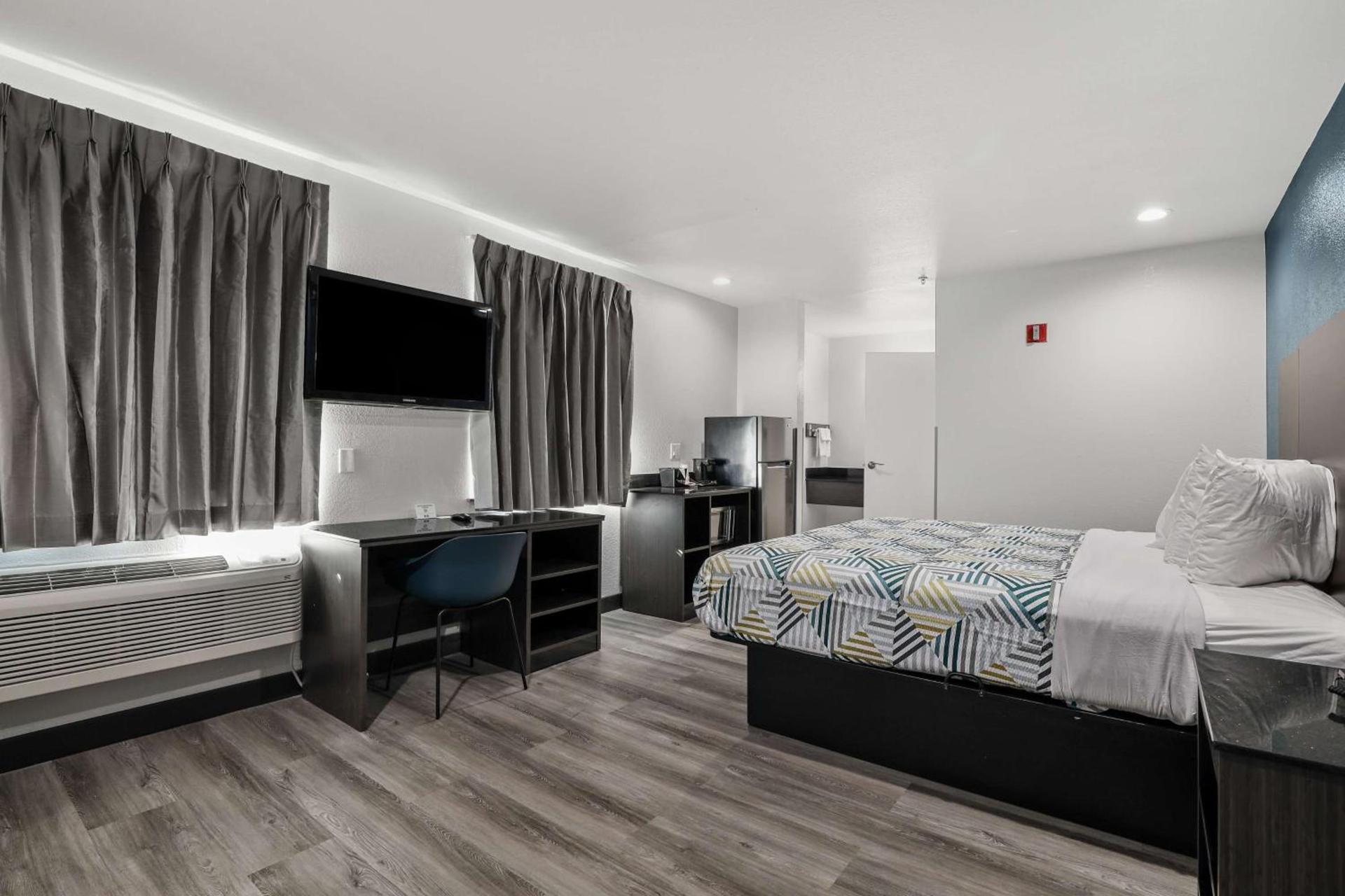 Studio 6 Suites Perris, CA photo 18