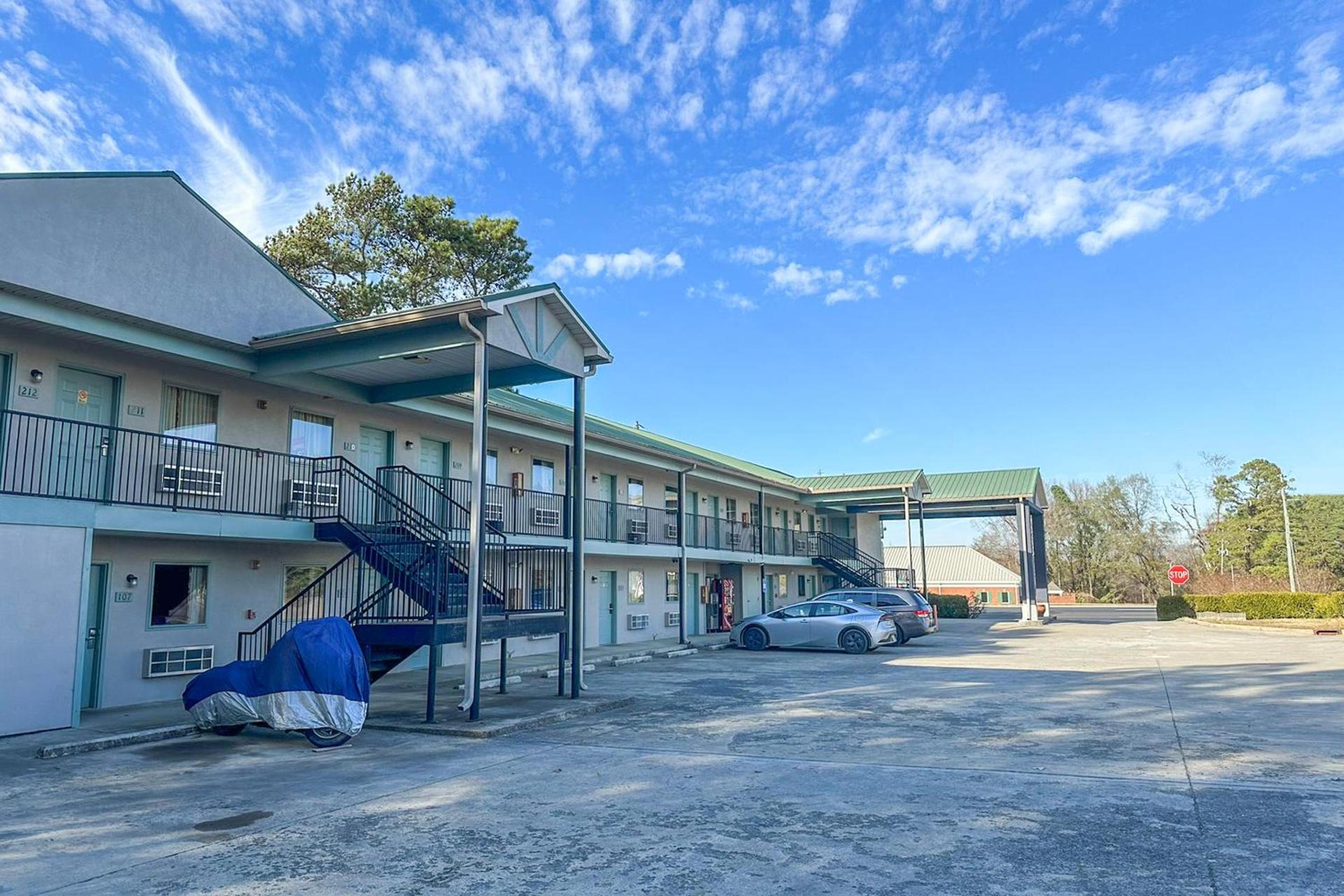 Garden Inn & Suites photo 6