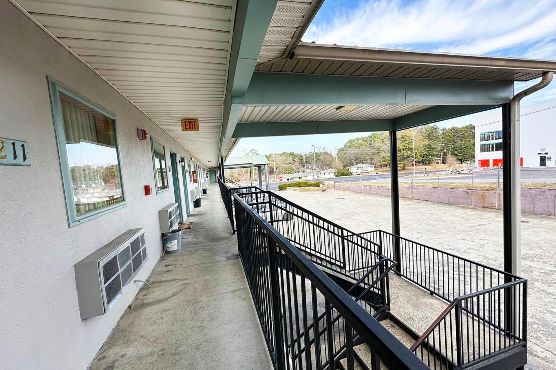 Garden Inn & Suites photo 37