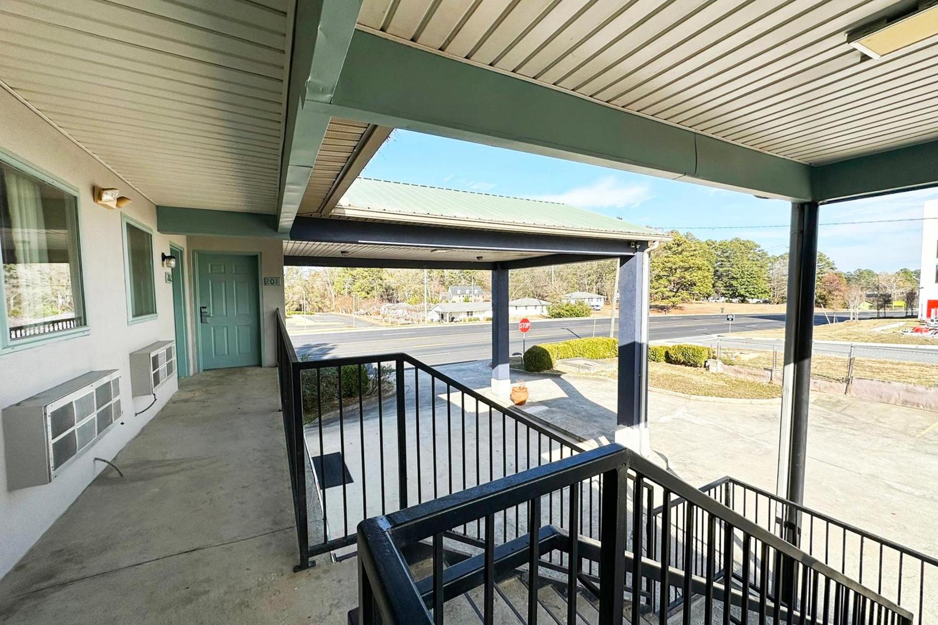 Garden Inn & Suites photo 26