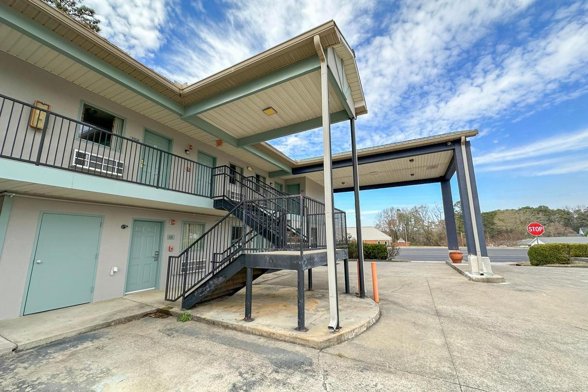 Garden Inn & Suites photo 31