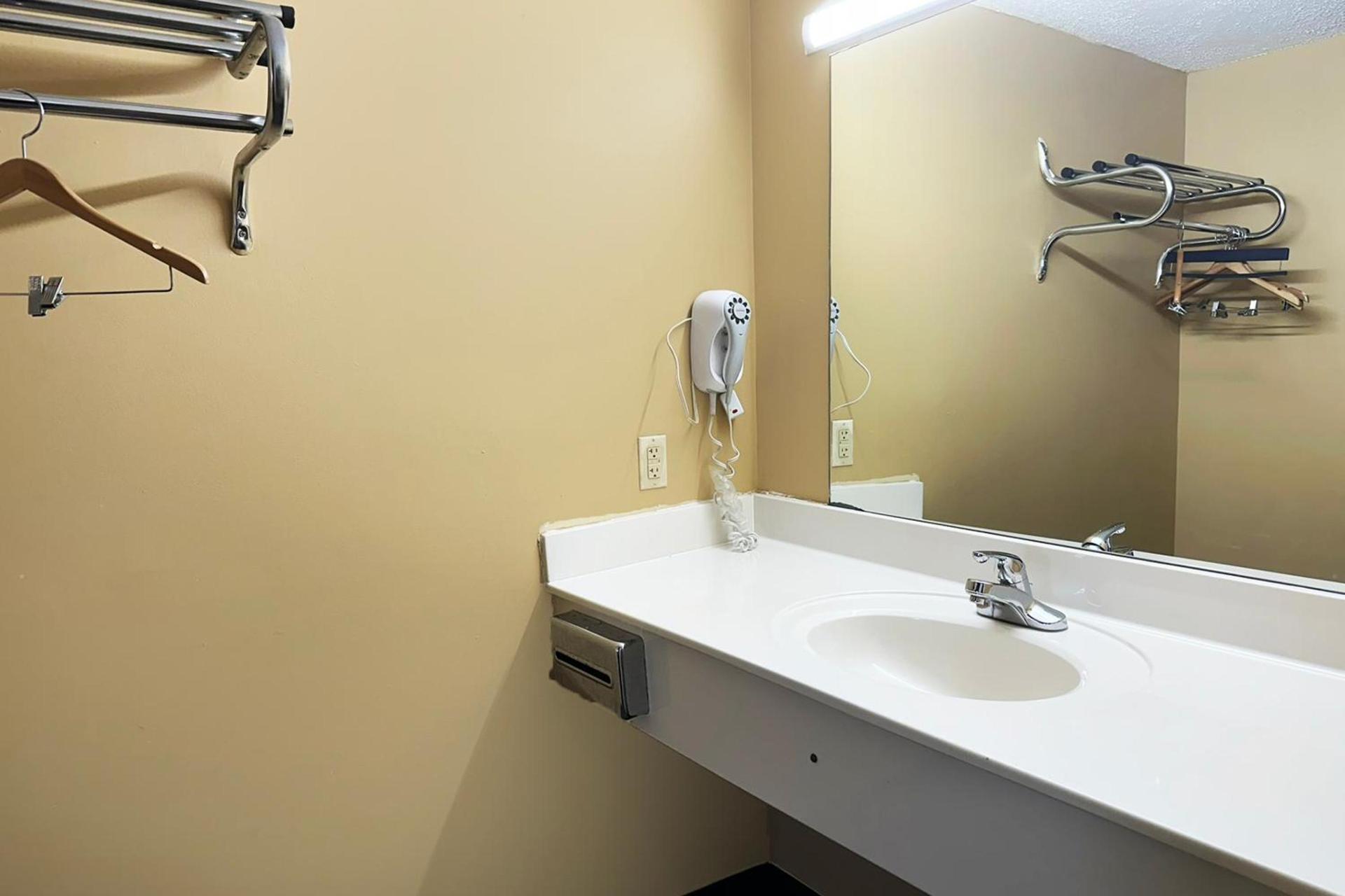 Garden Inn & Suites photo 17
