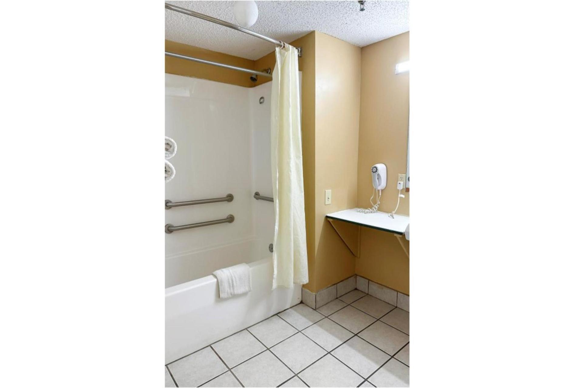Garden Inn & Suites photo 44