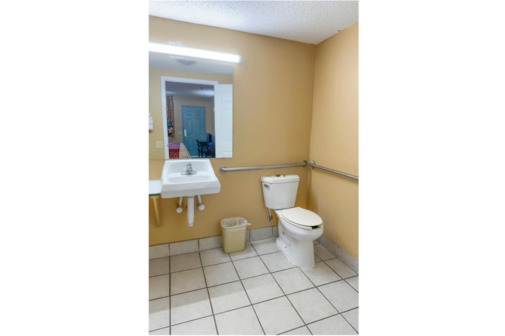 Garden Inn & Suites photo 43