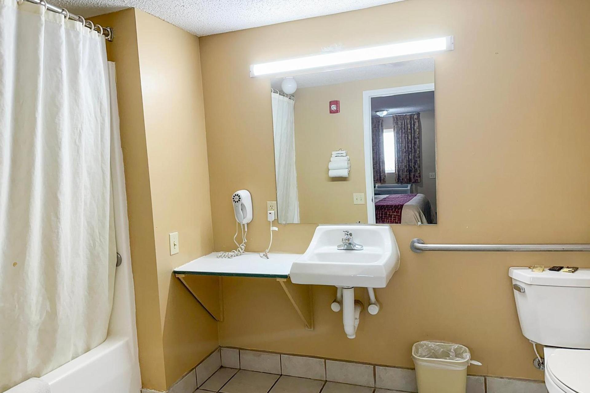 Garden Inn & Suites photo 42