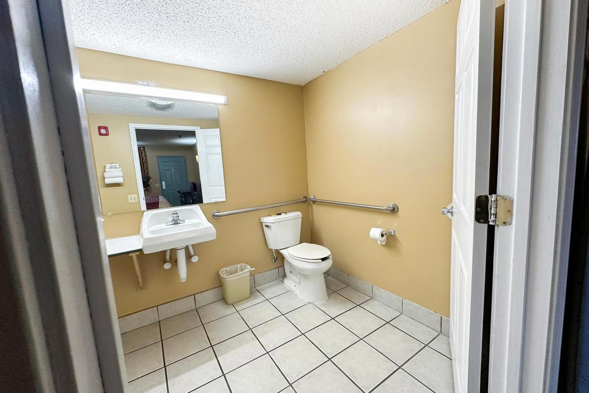 Garden Inn & Suites photo 35
