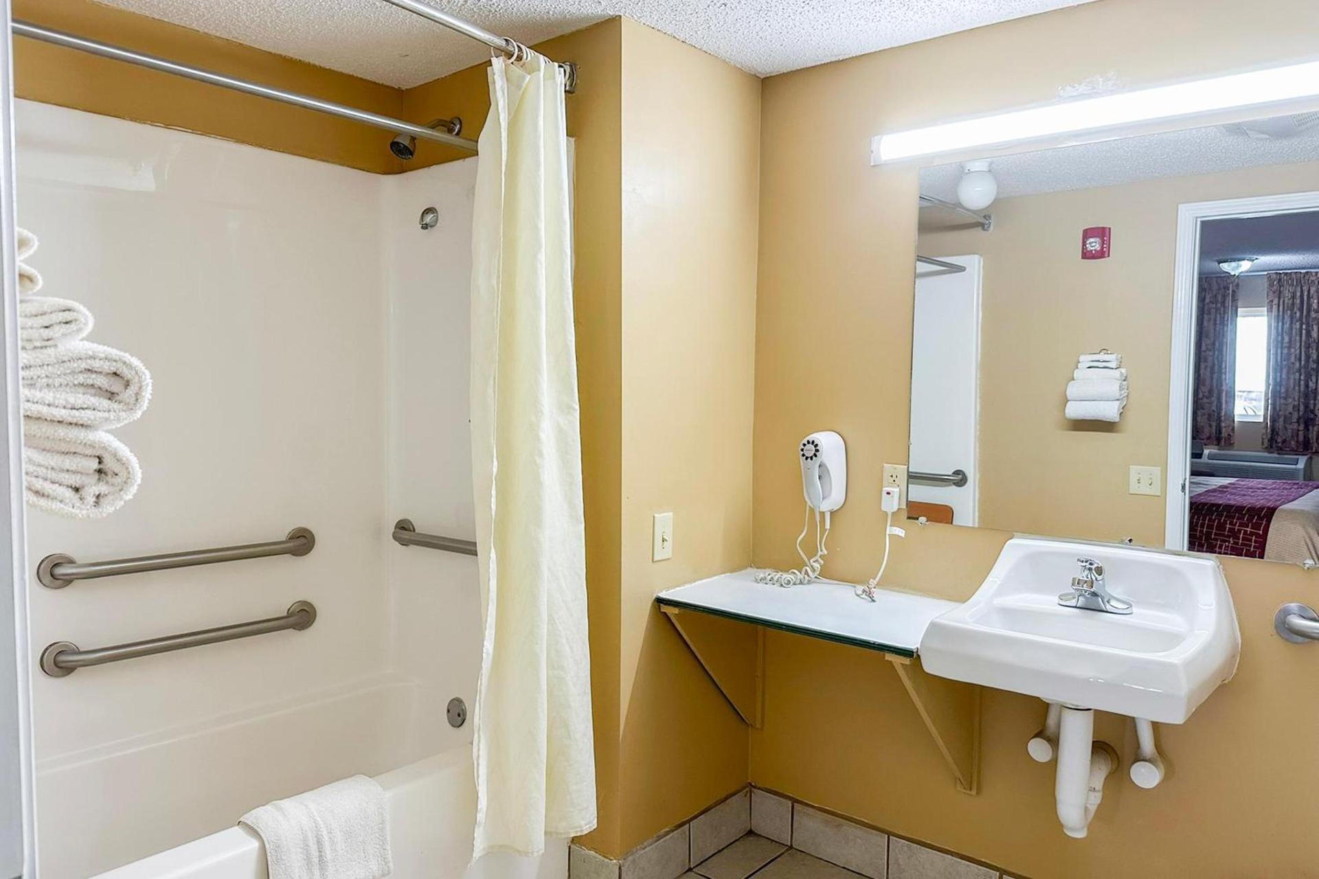 Garden Inn & Suites photo 34