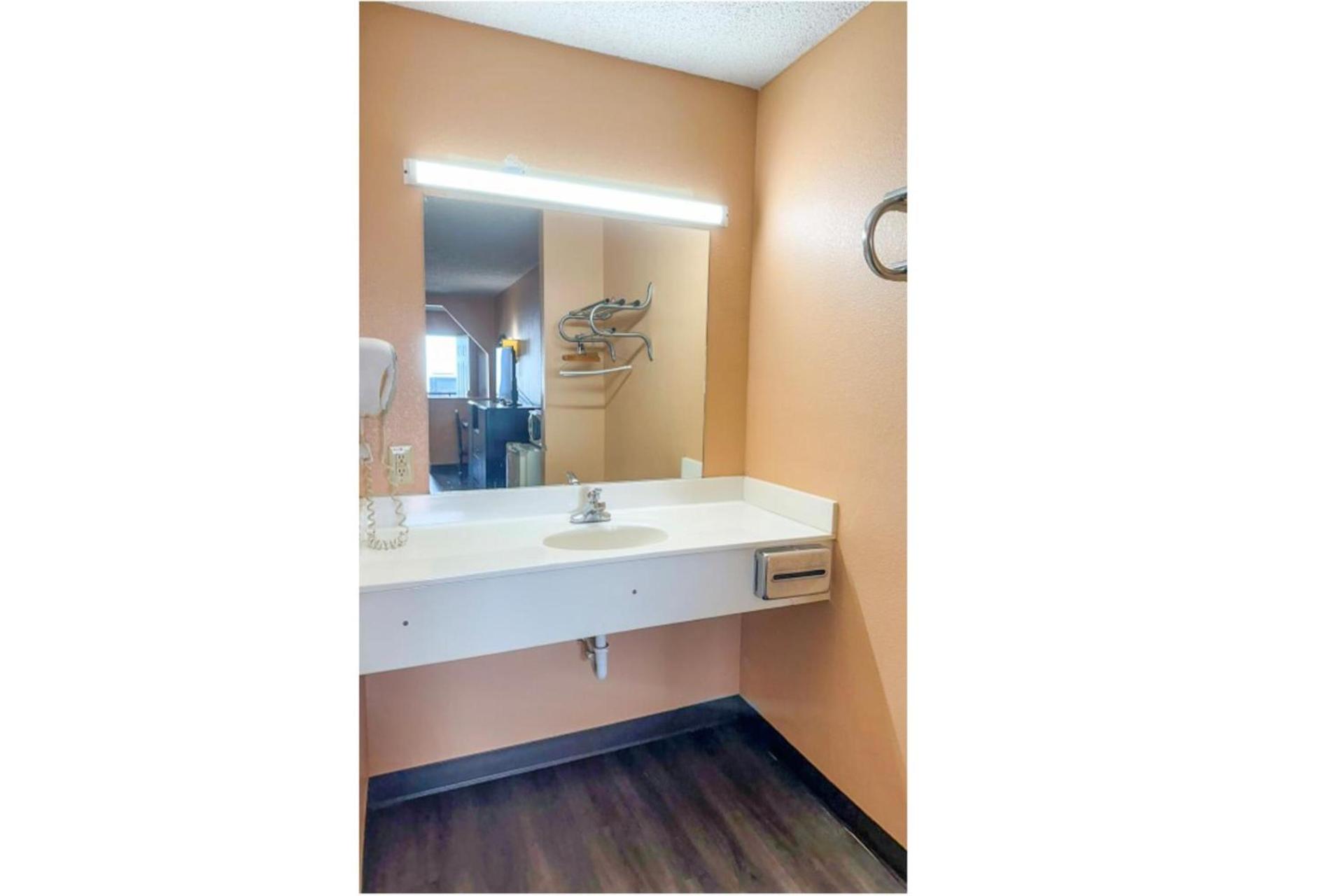 Garden Inn & Suites photo 55