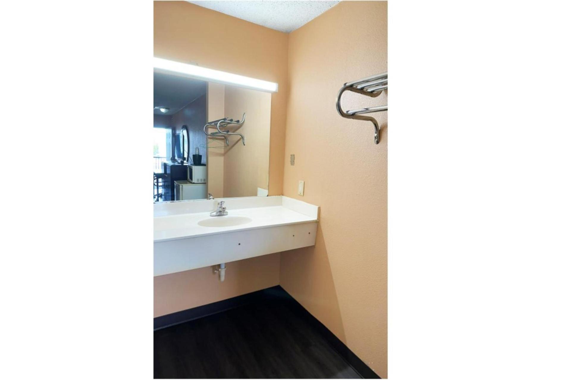 Garden Inn & Suites photo 62
