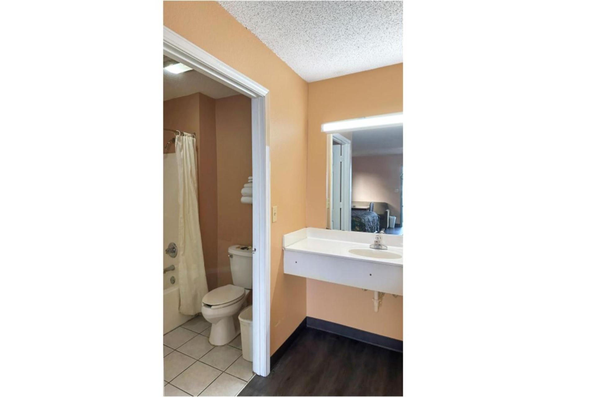 Garden Inn & Suites photo 61