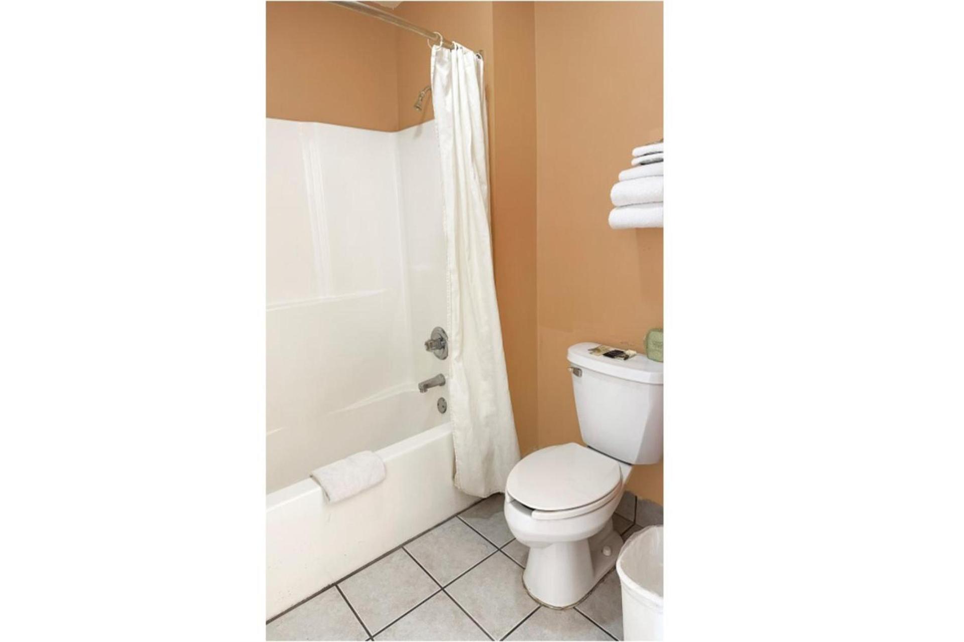 Garden Inn & Suites photo 60
