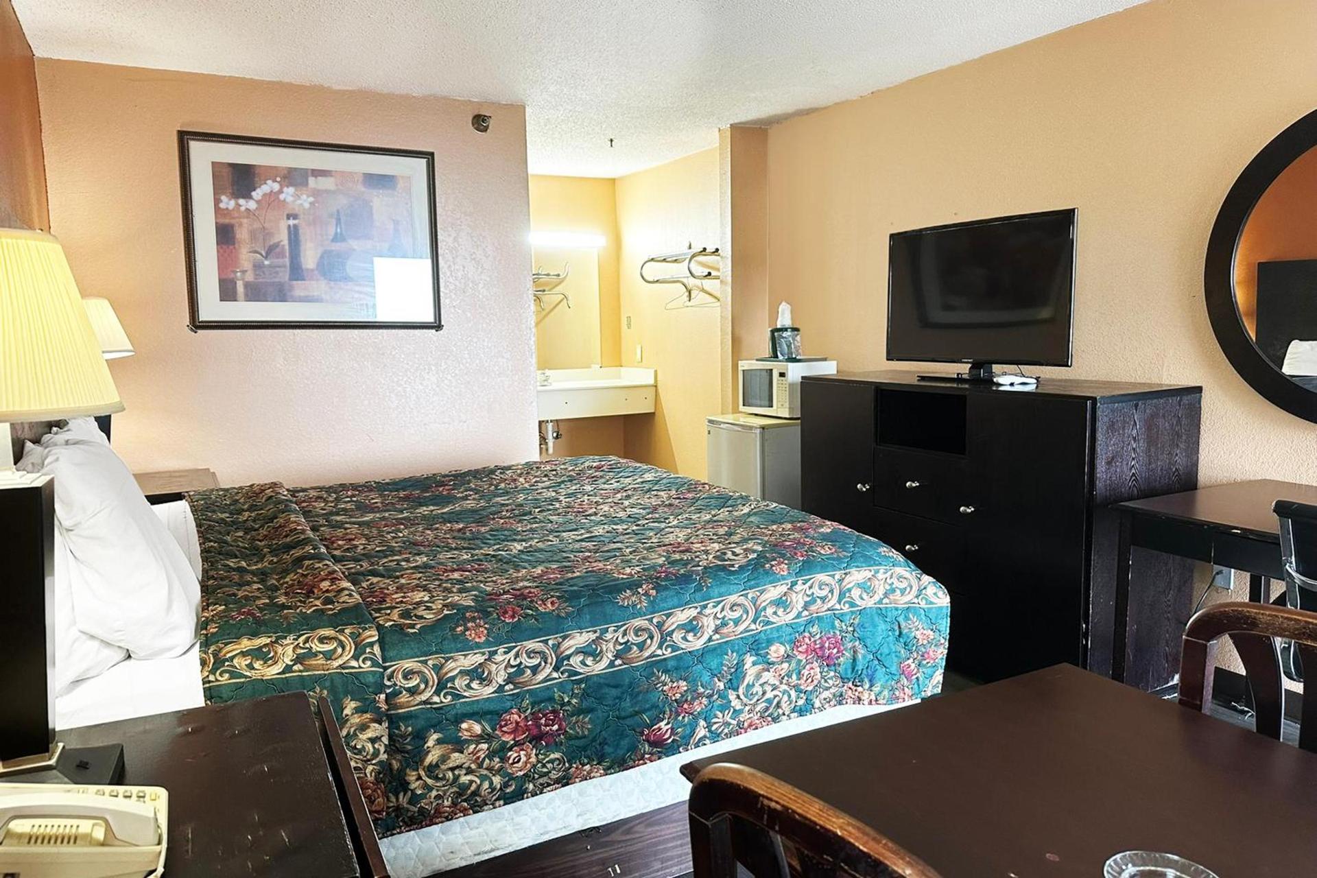 Garden Inn & Suites photo 57