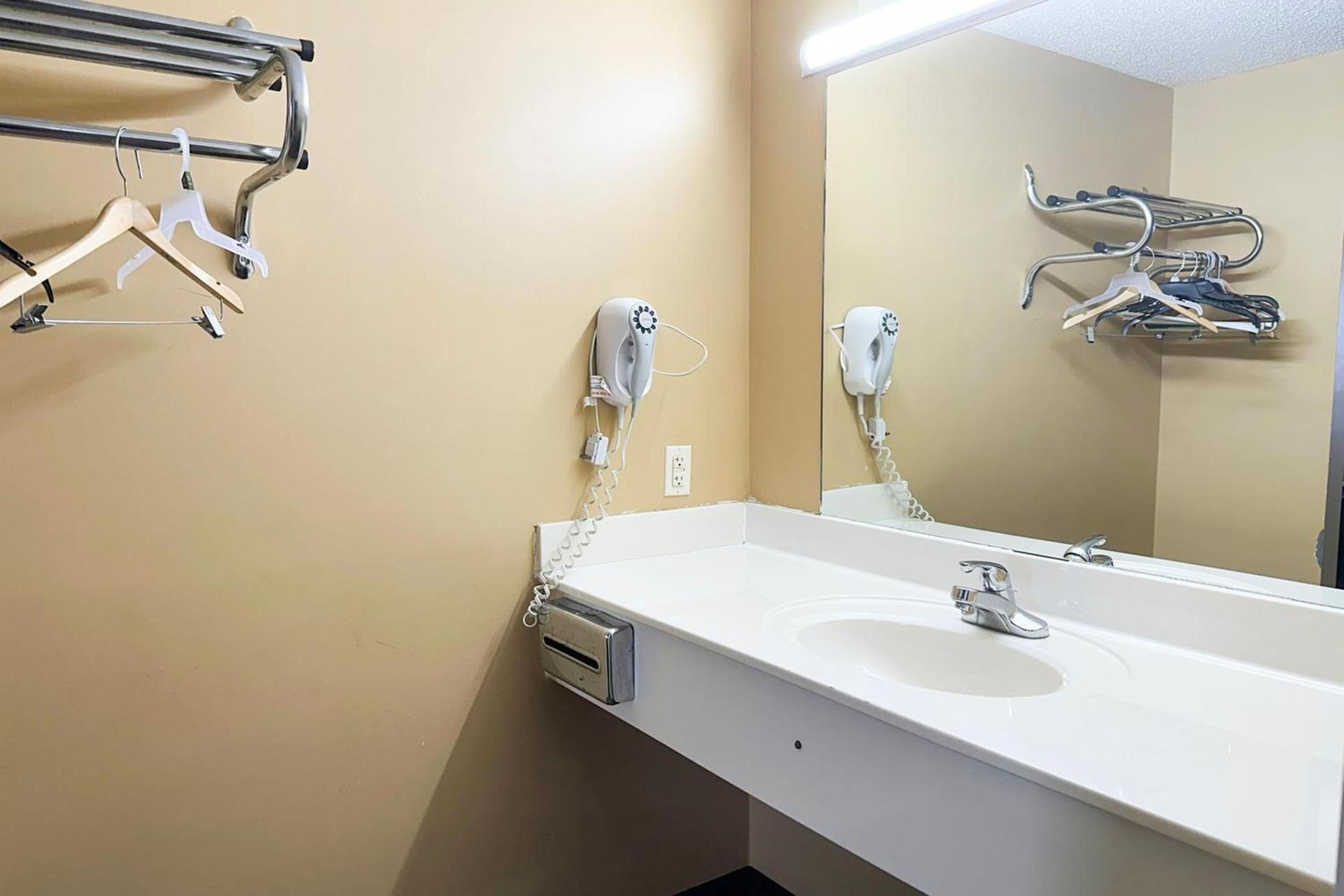 Garden Inn & Suites photo 68