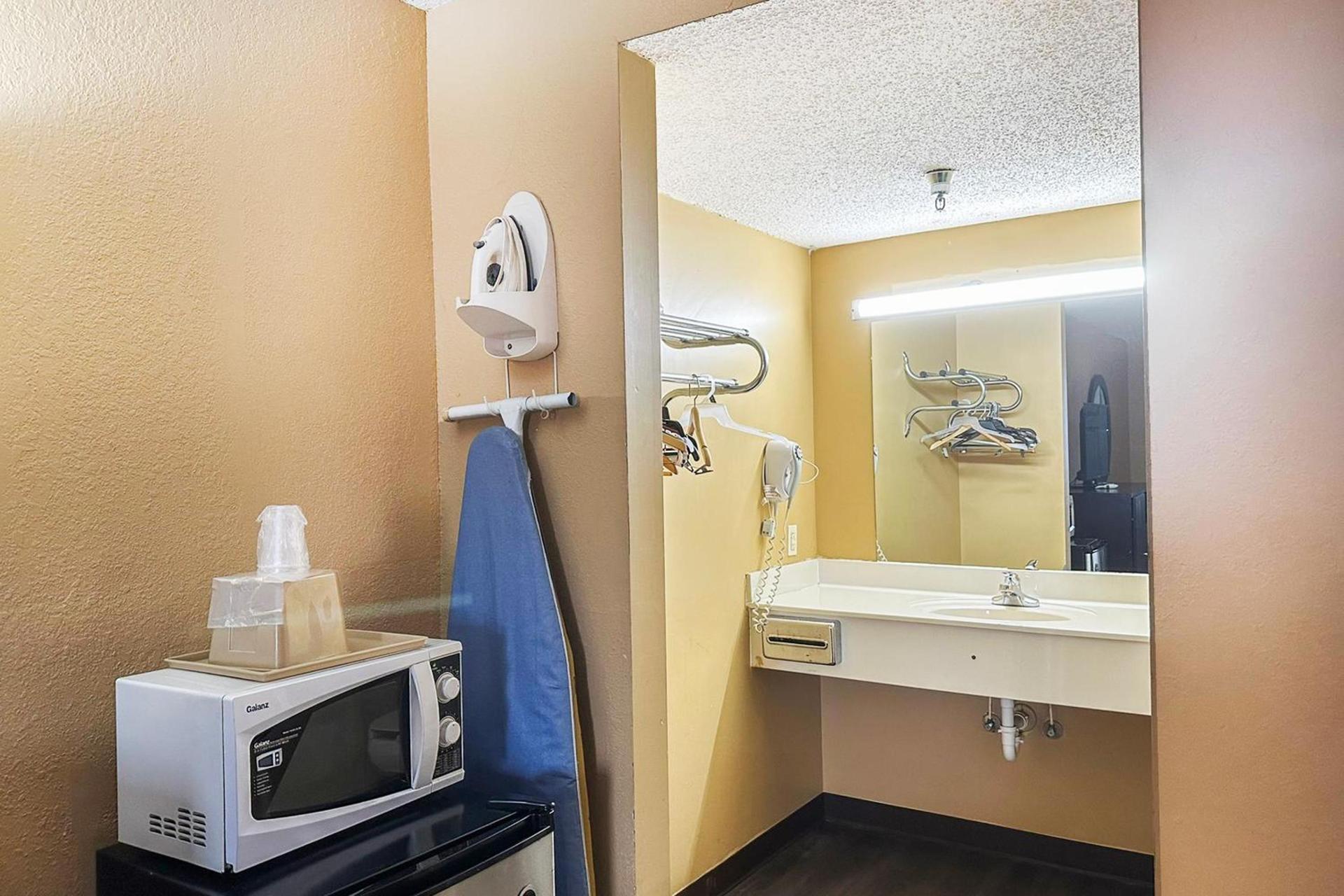 Garden Inn & Suites photo 66
