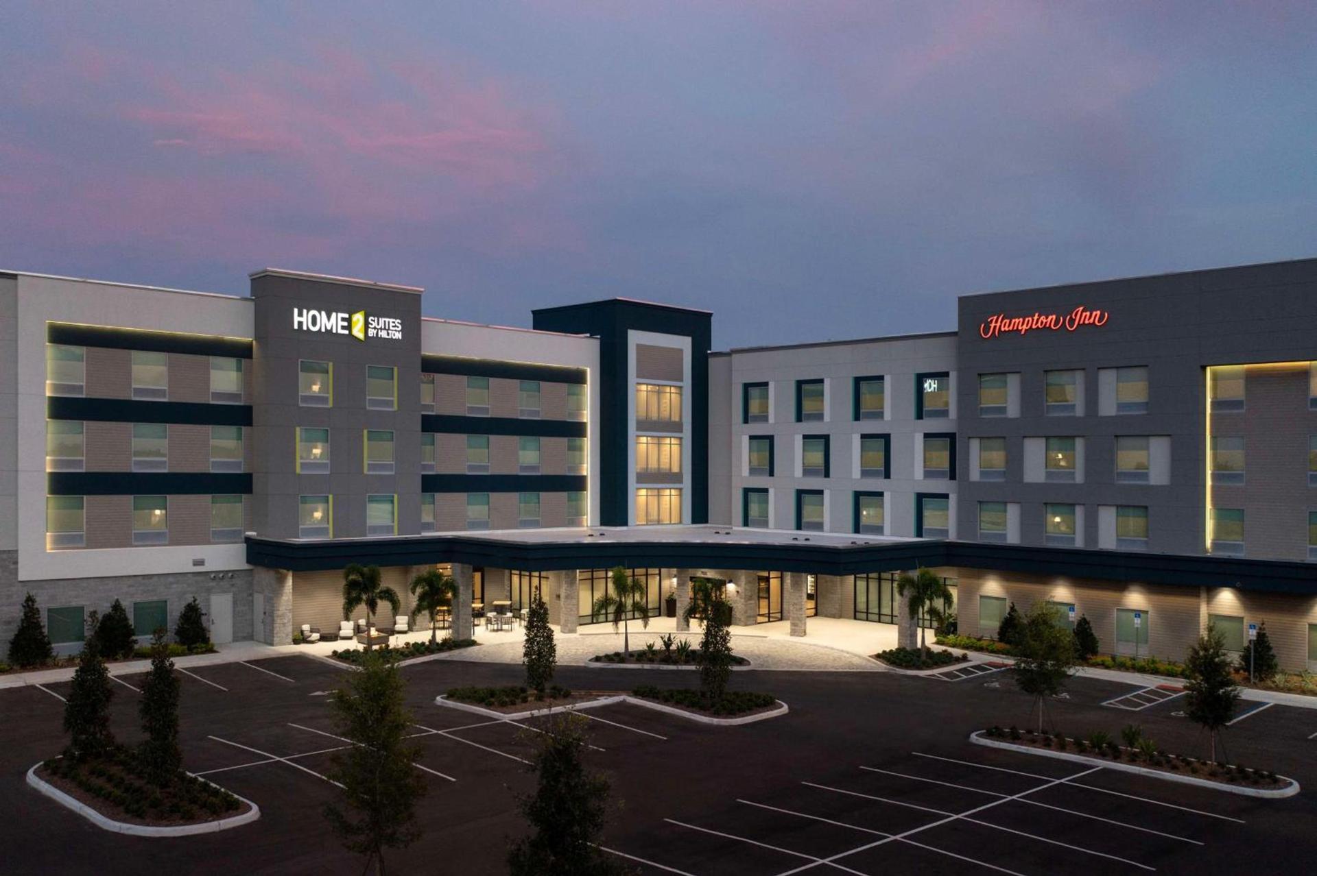Hampton Inn Orlando Southeast Nona photo 2