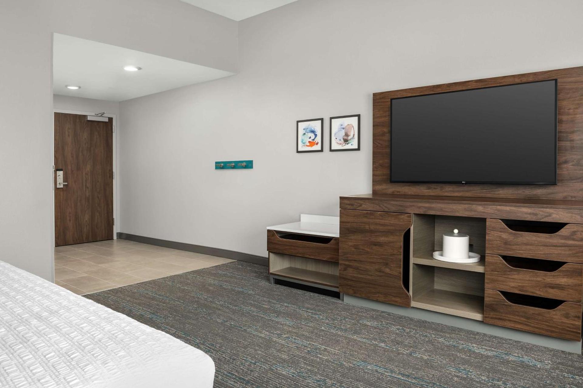 Hampton Inn Orlando Southeast Nona photo 20