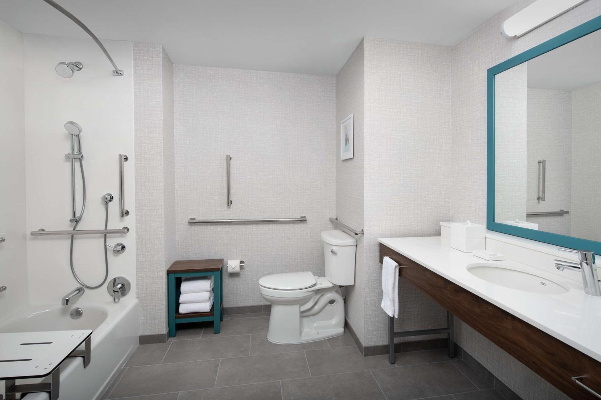 Hampton Inn Orlando Southeast Nona photo 27