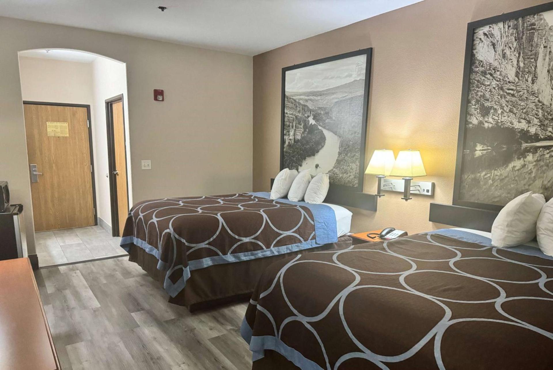Super 8 by Wyndham Huntsville photo 18