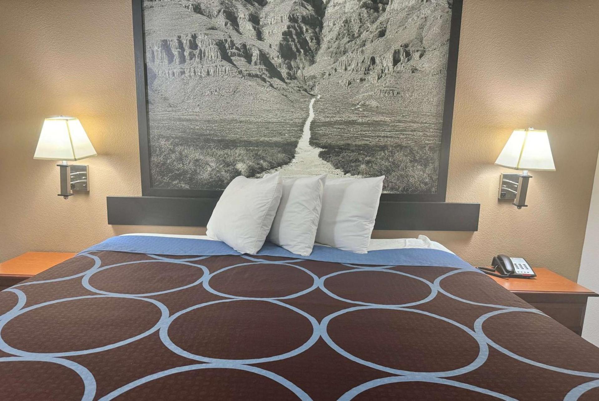 Super 8 by Wyndham Huntsville photo 20