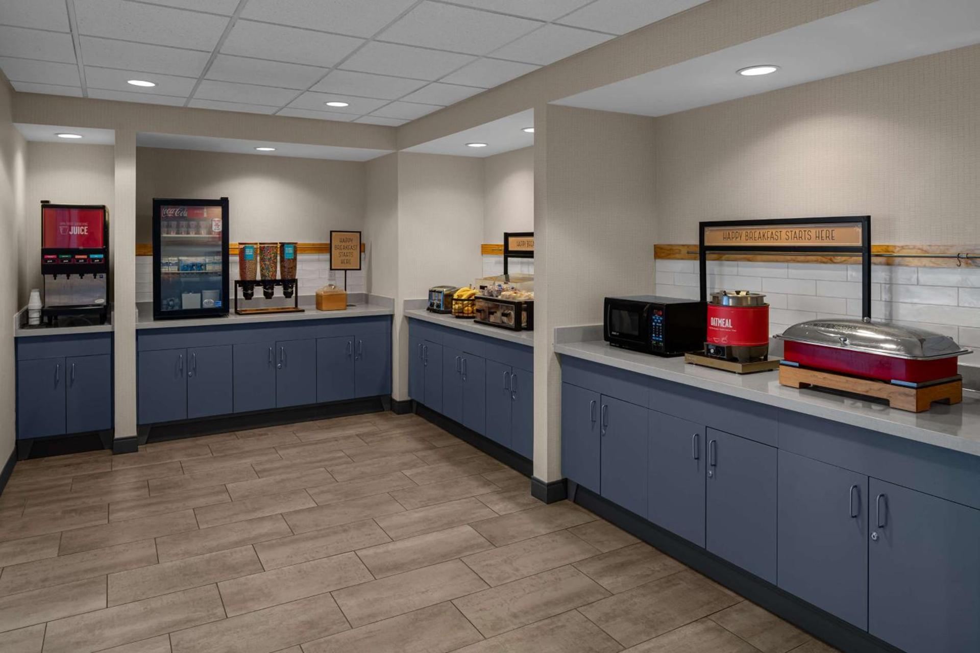 Hampton Inn & Suites Grand Rapids-Airport 28th St photo 6