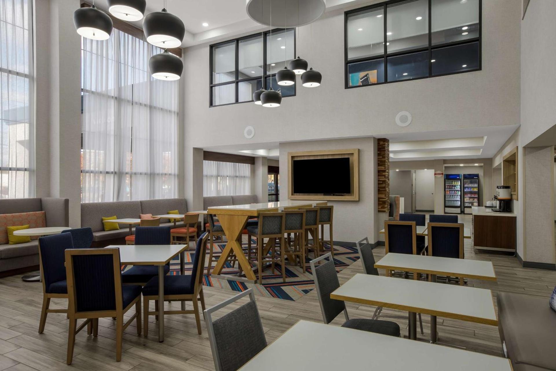 Hampton Inn Linden photo 3