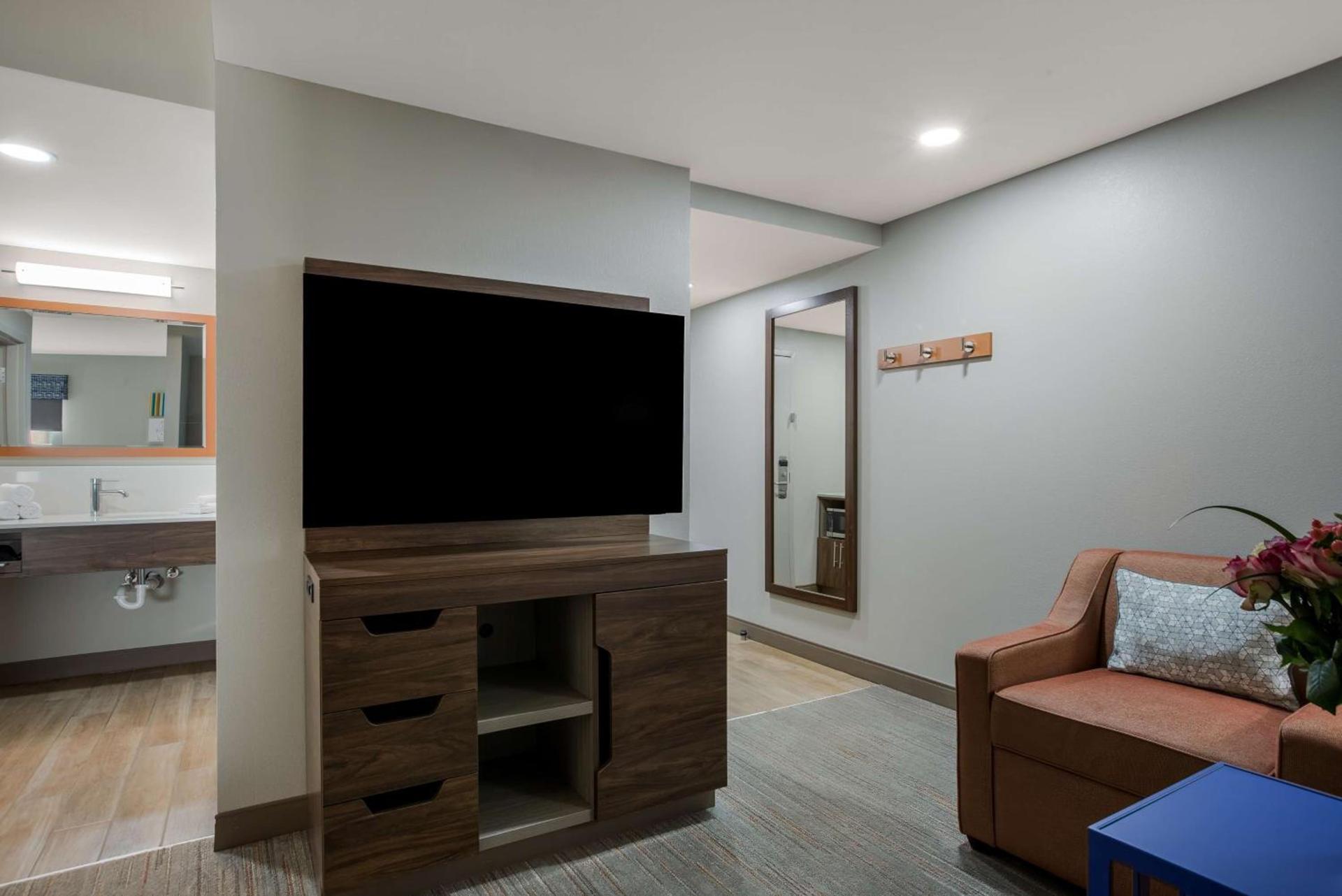 Hampton Inn Linden photo 14