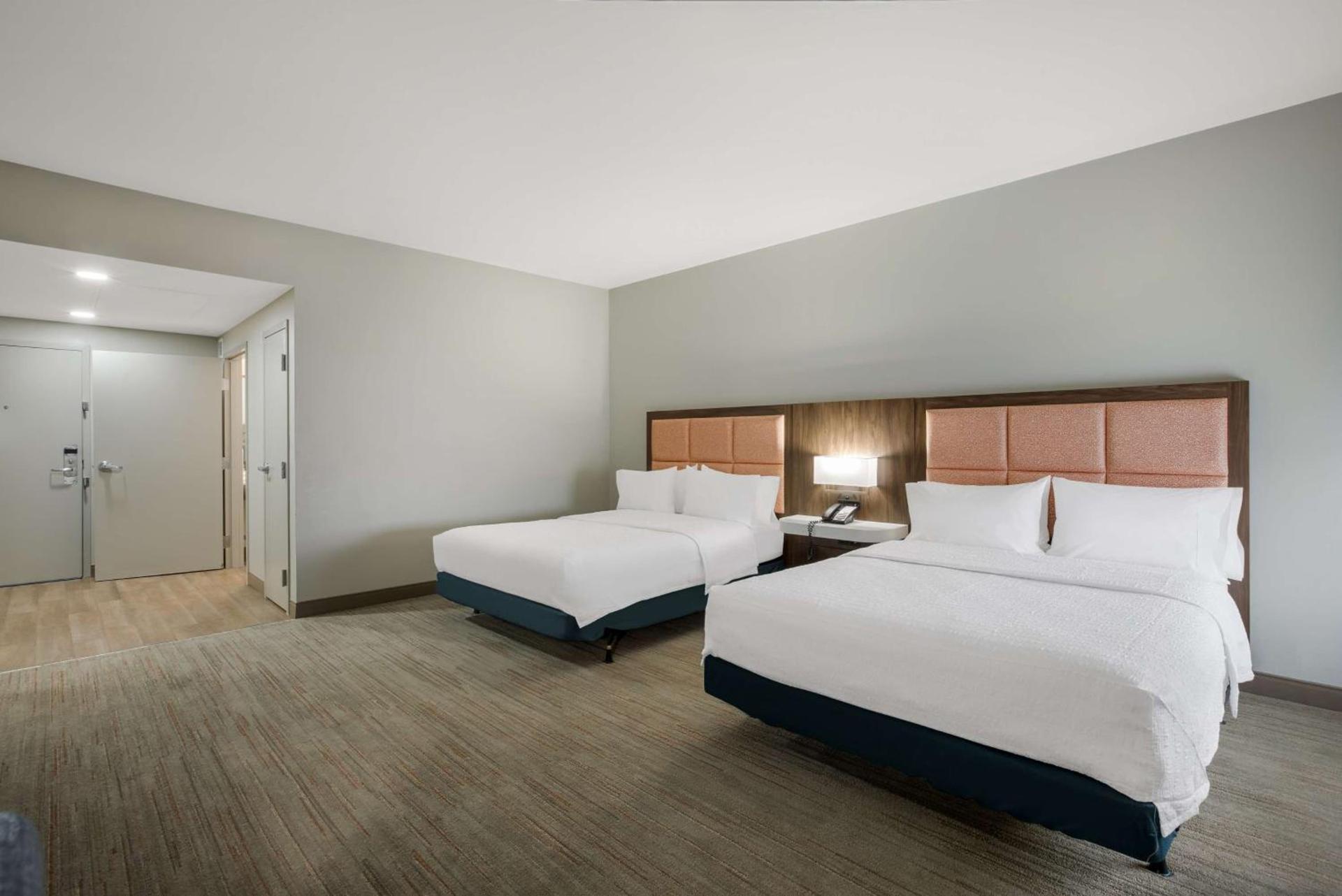 Hampton Inn Linden photo 15