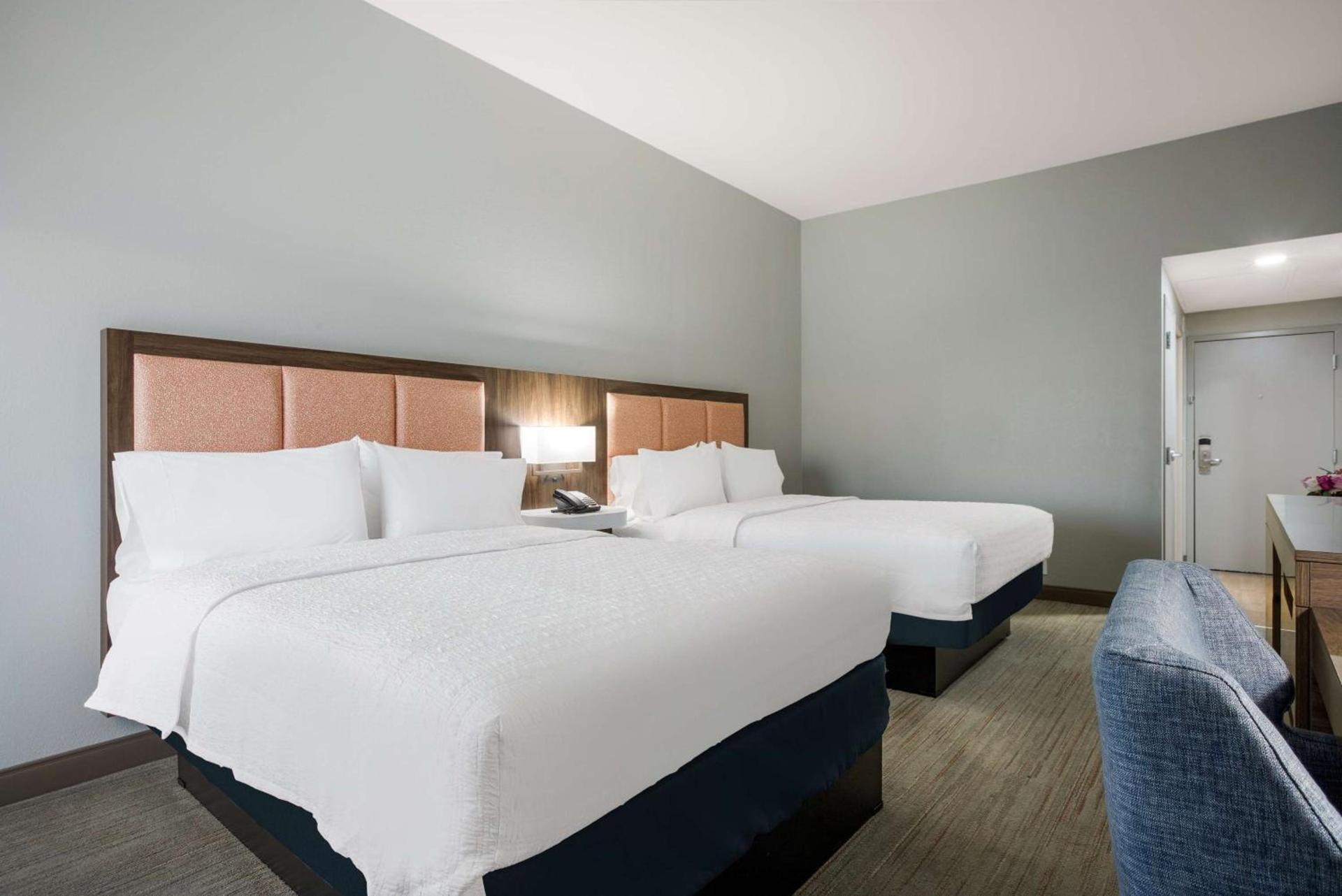 Hampton Inn Linden photo 16