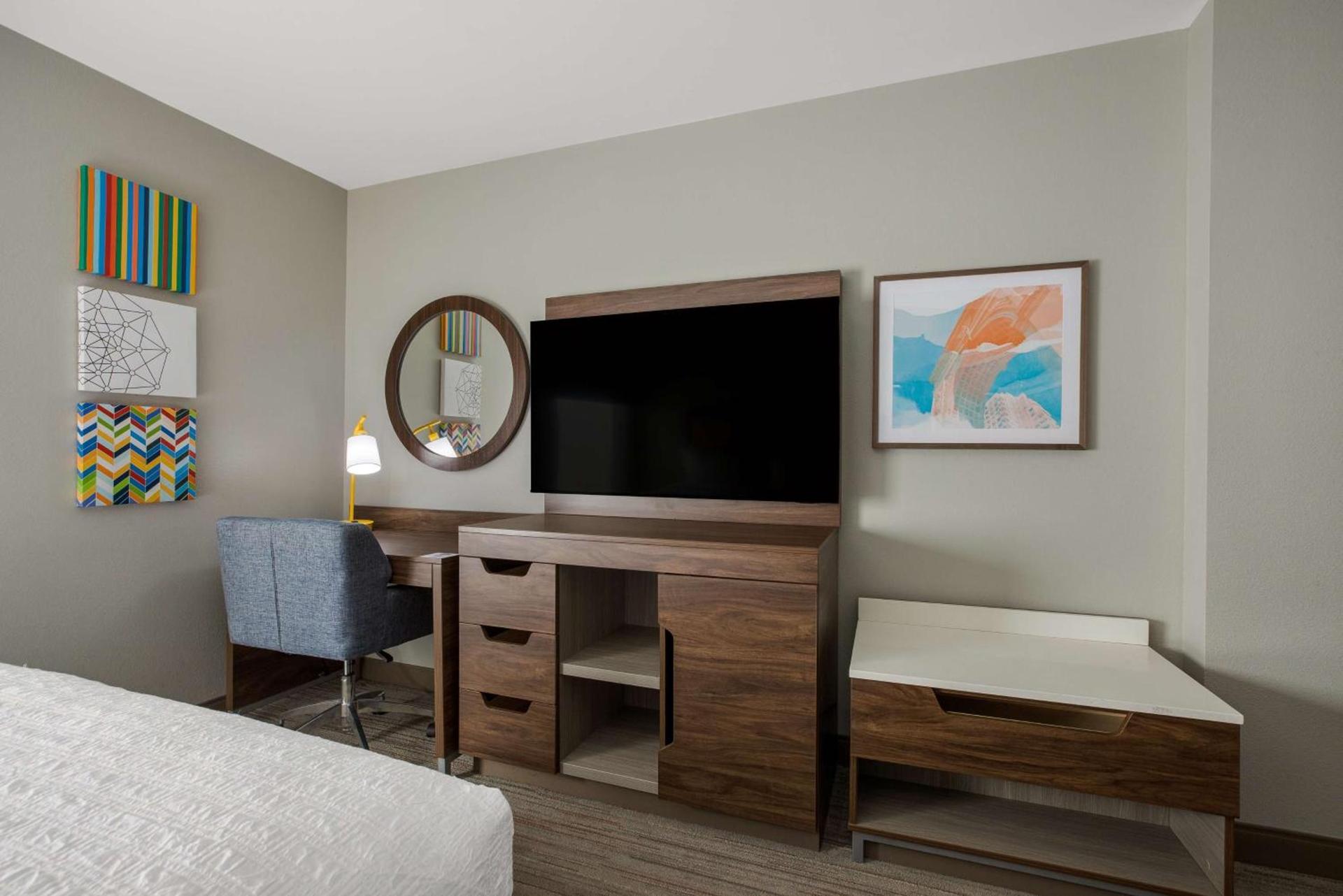 Hampton Inn Linden photo 17