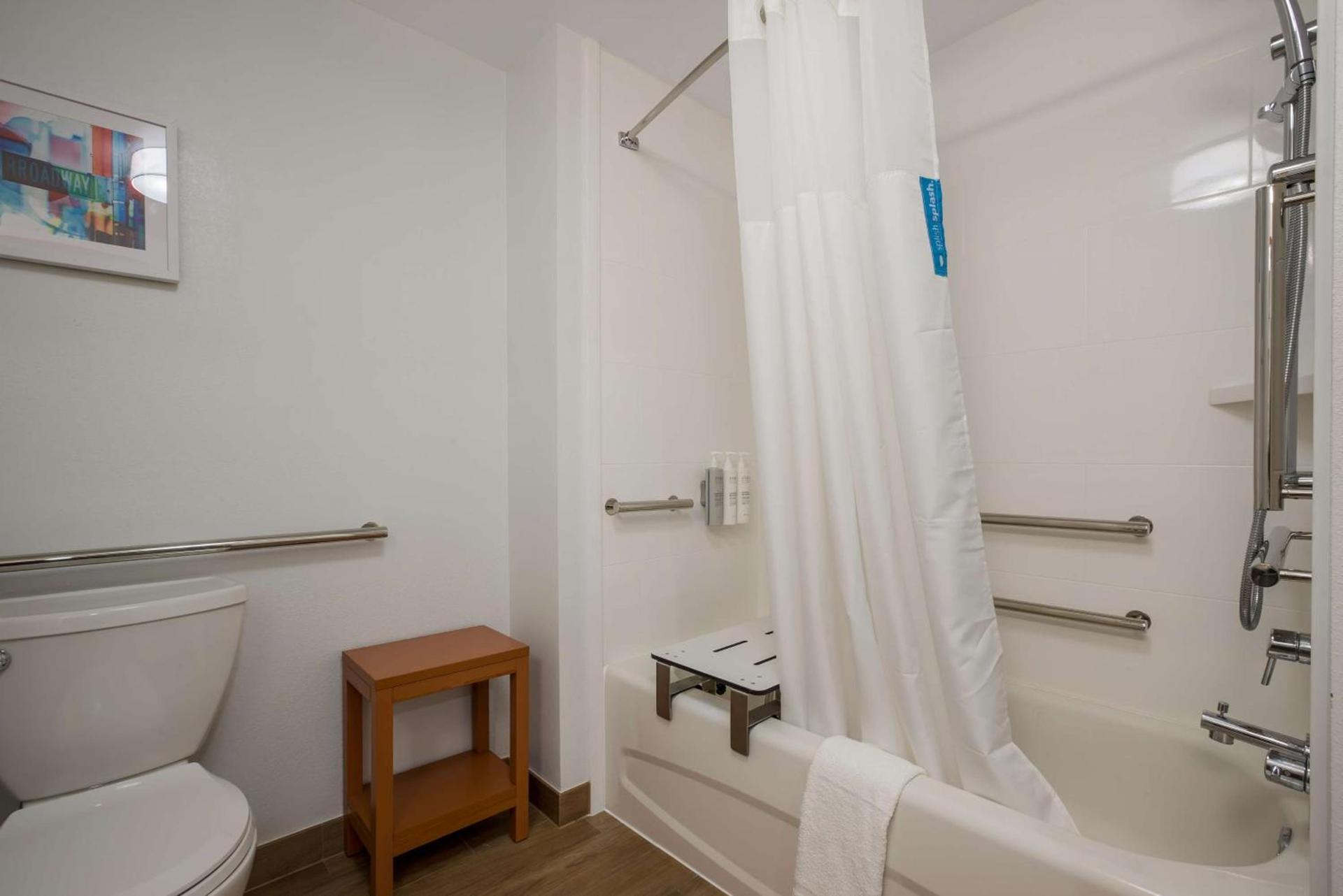 Hampton Inn Linden photo 20