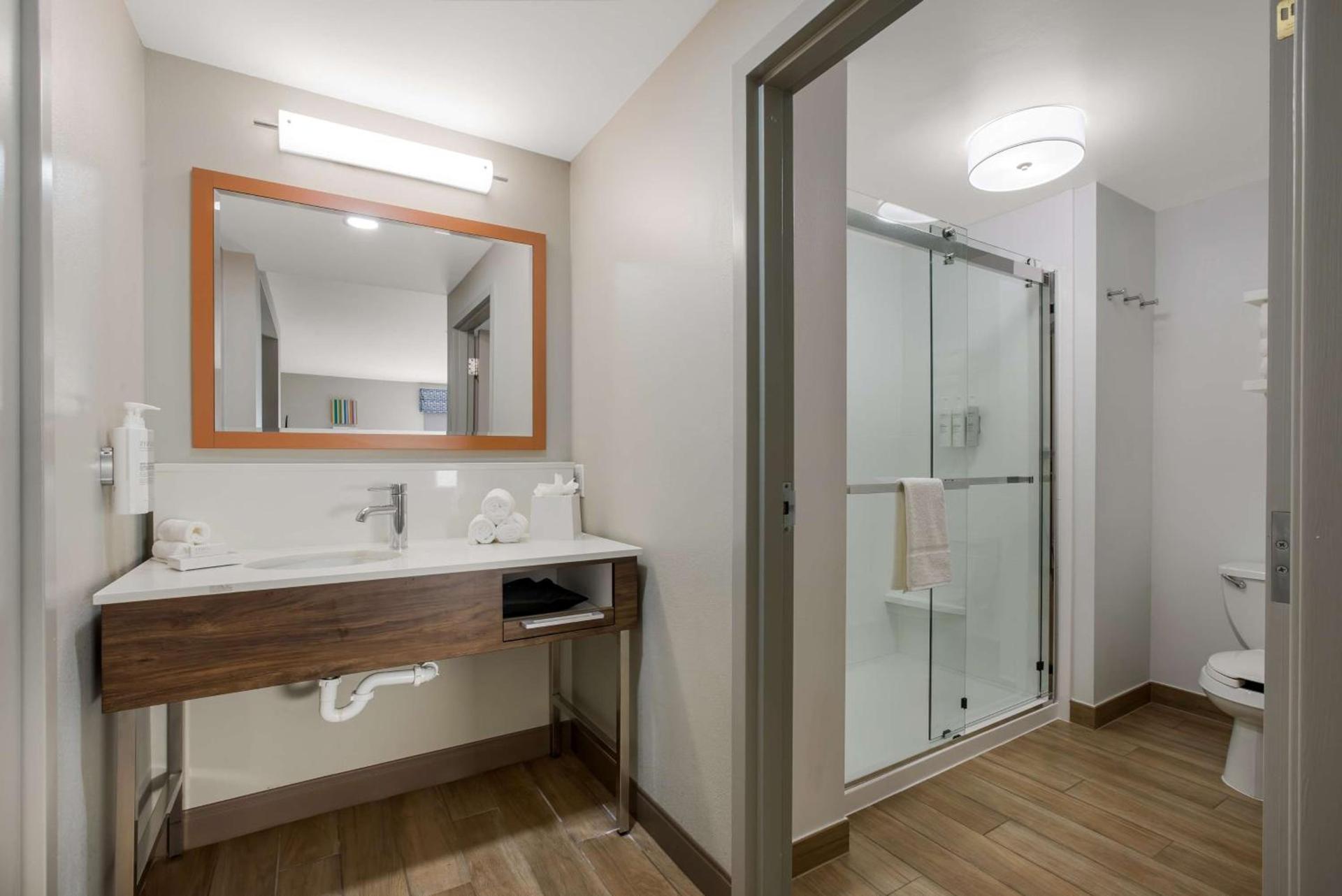 Hampton Inn Linden photo 21