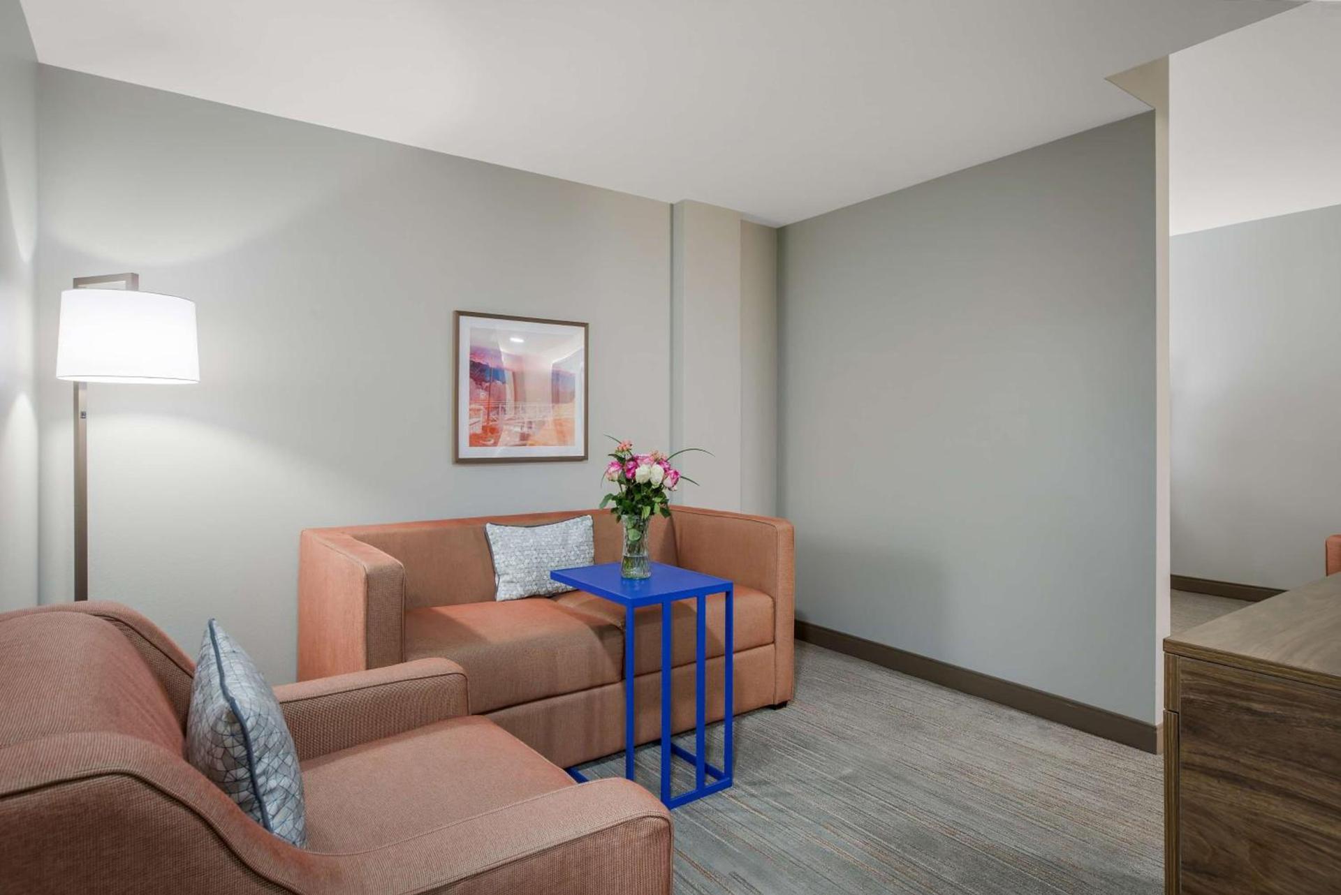 Hampton Inn Linden photo 26