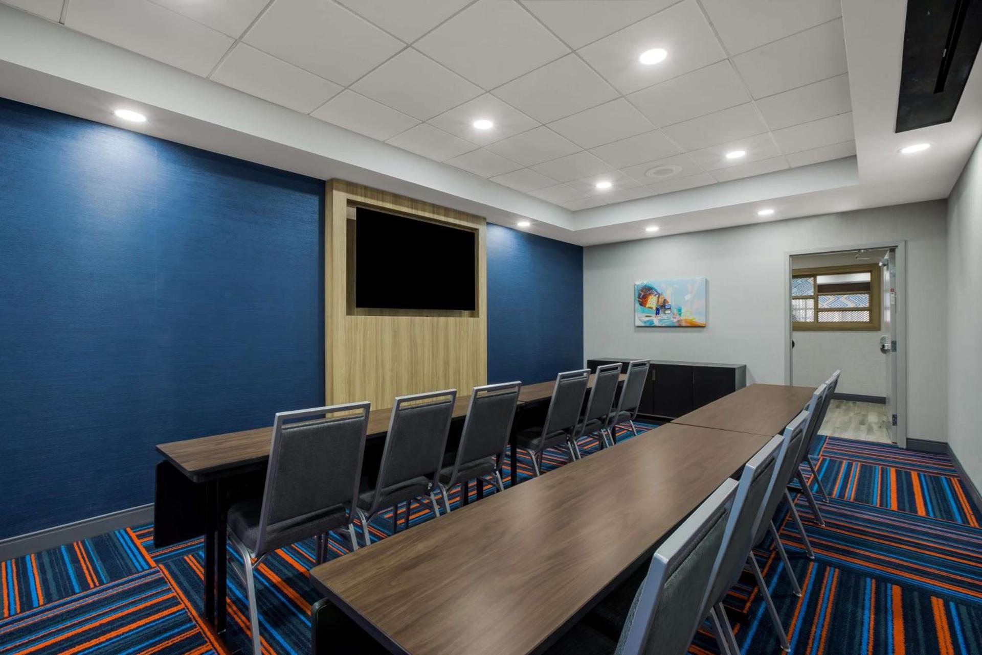 Hampton Inn Linden photo 32