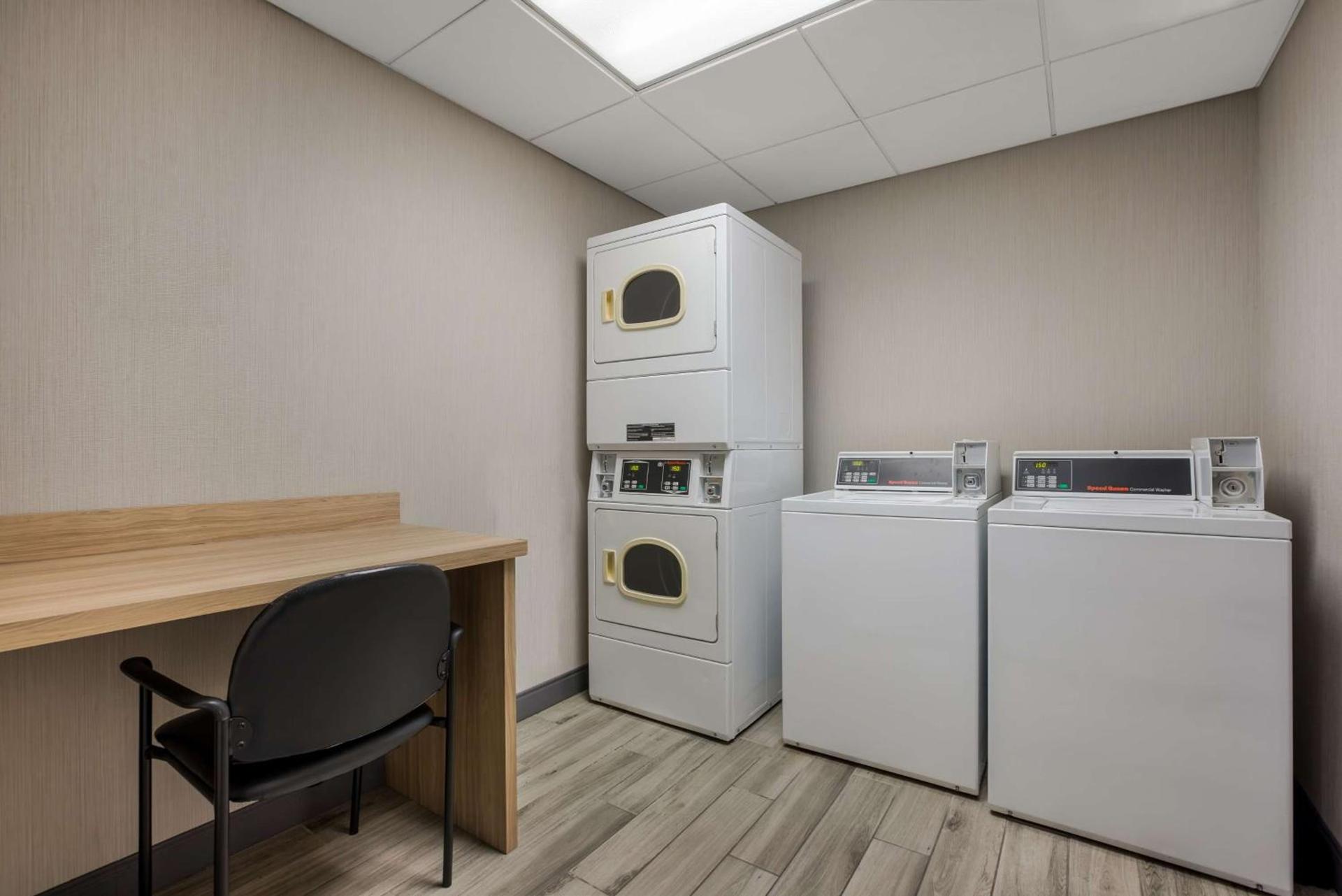 Hampton Inn Linden photo 34