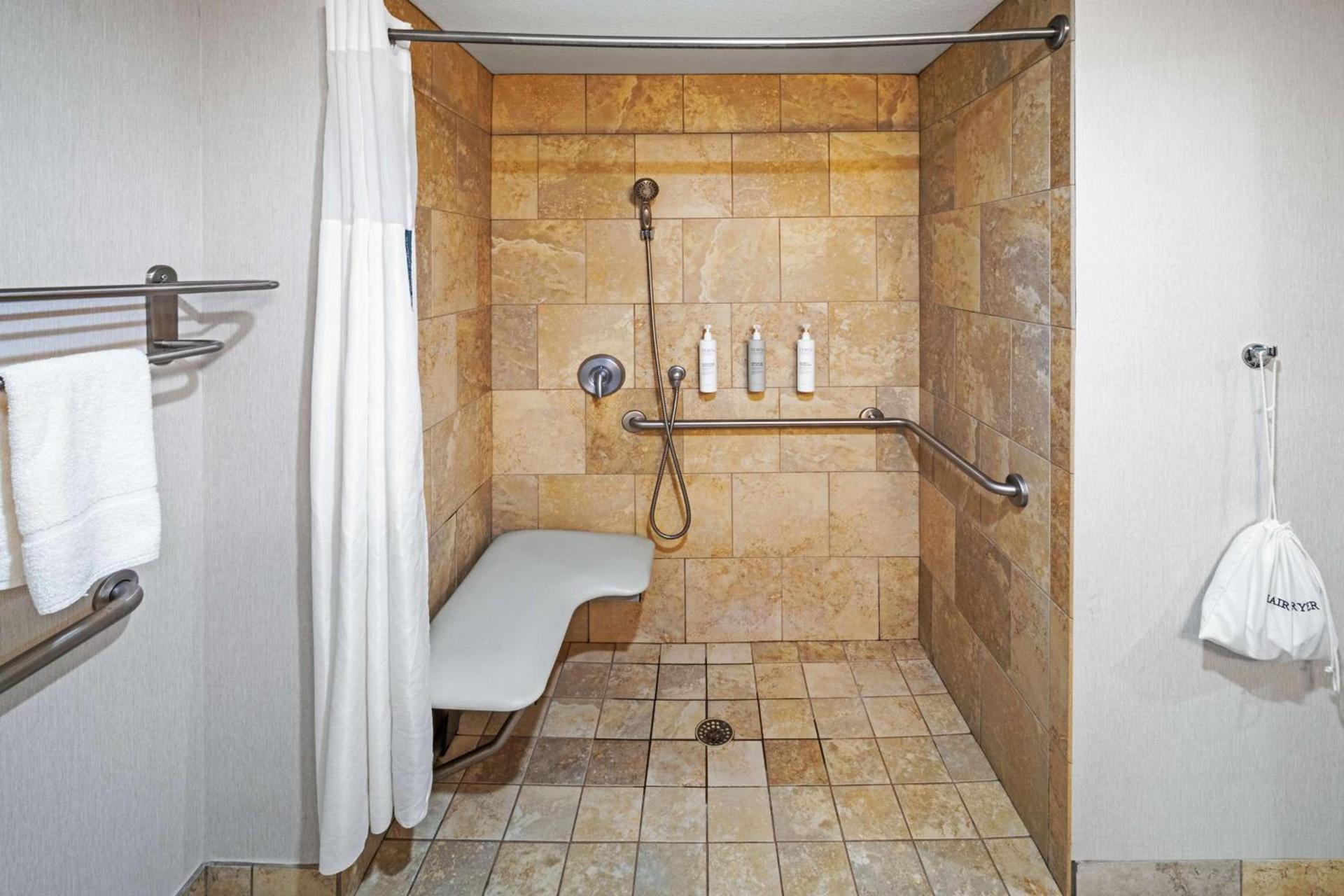 Hampton Inn Miami, Oklahoma photo 25
