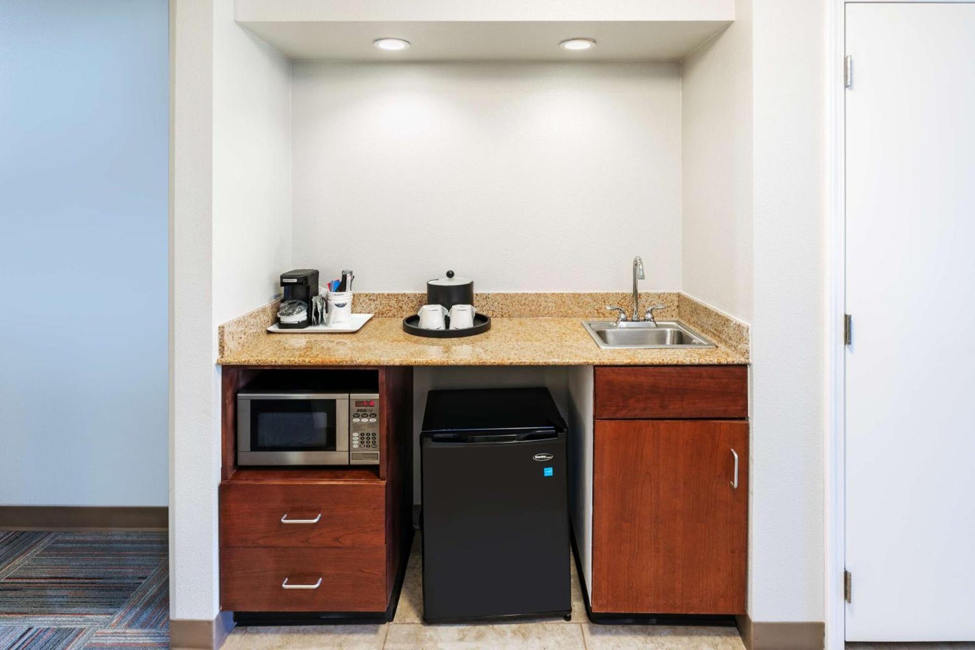 Hampton Inn Miami, Oklahoma photo 36